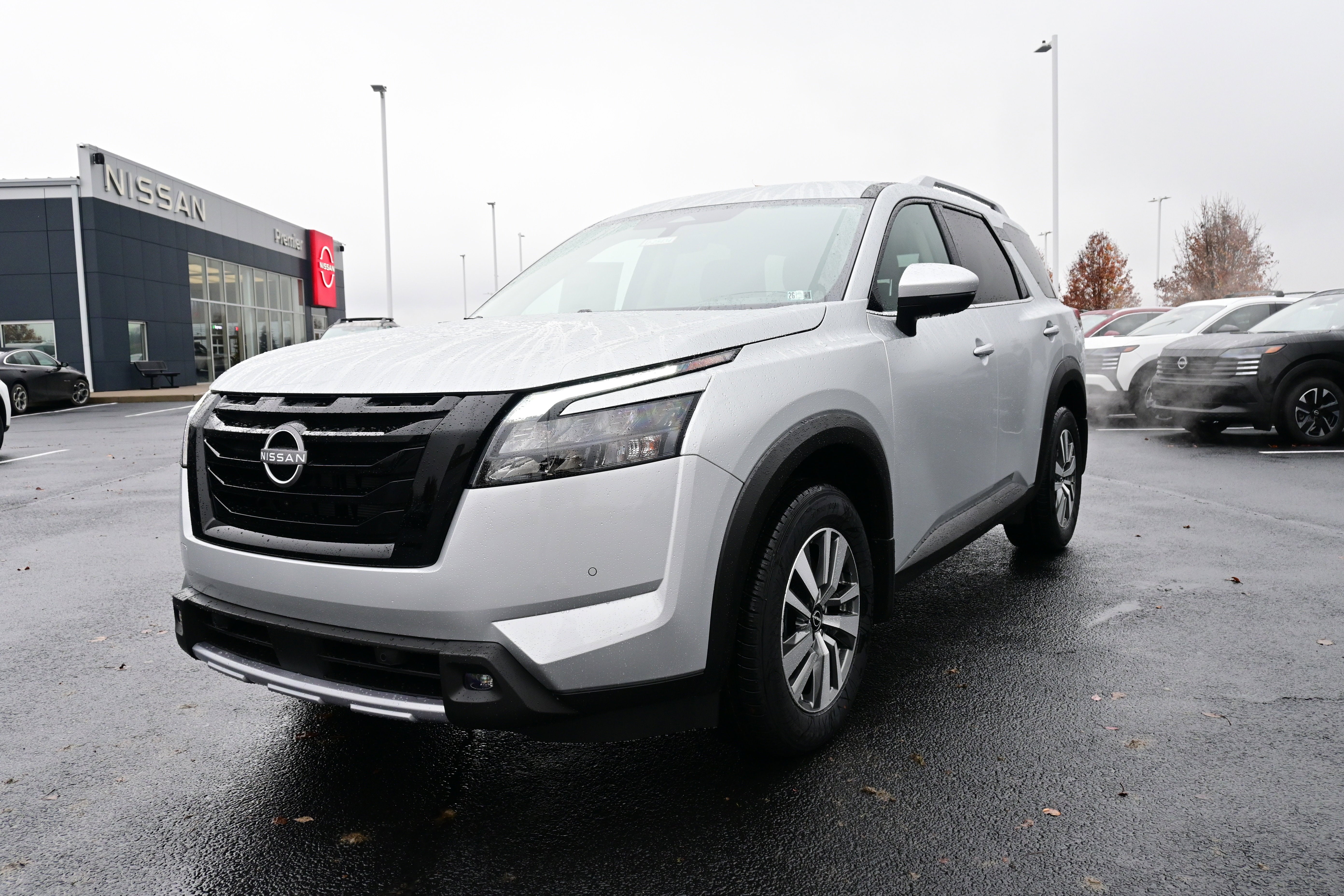 2025 Nissan Pathfinder SL