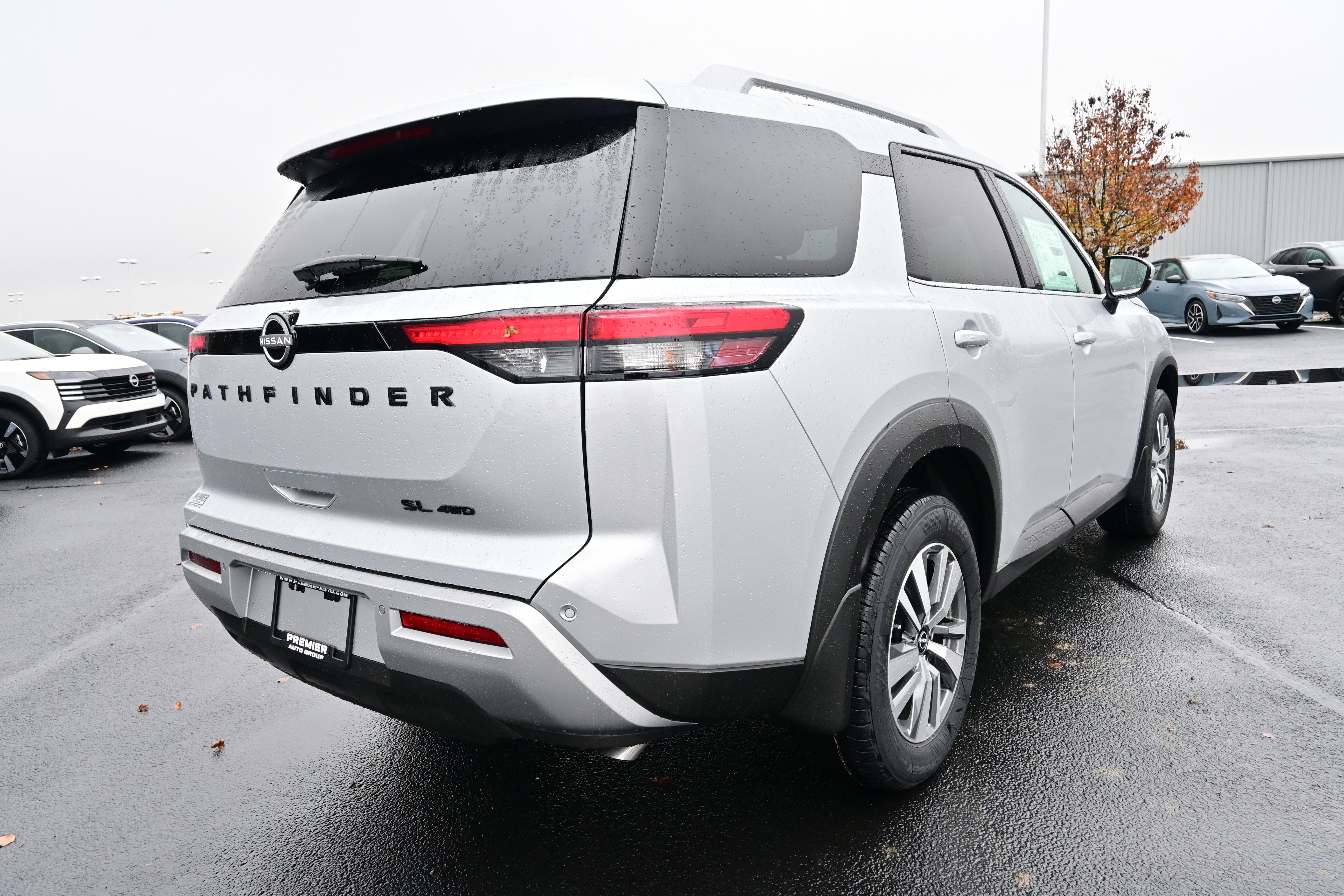 2025 Nissan Pathfinder SL