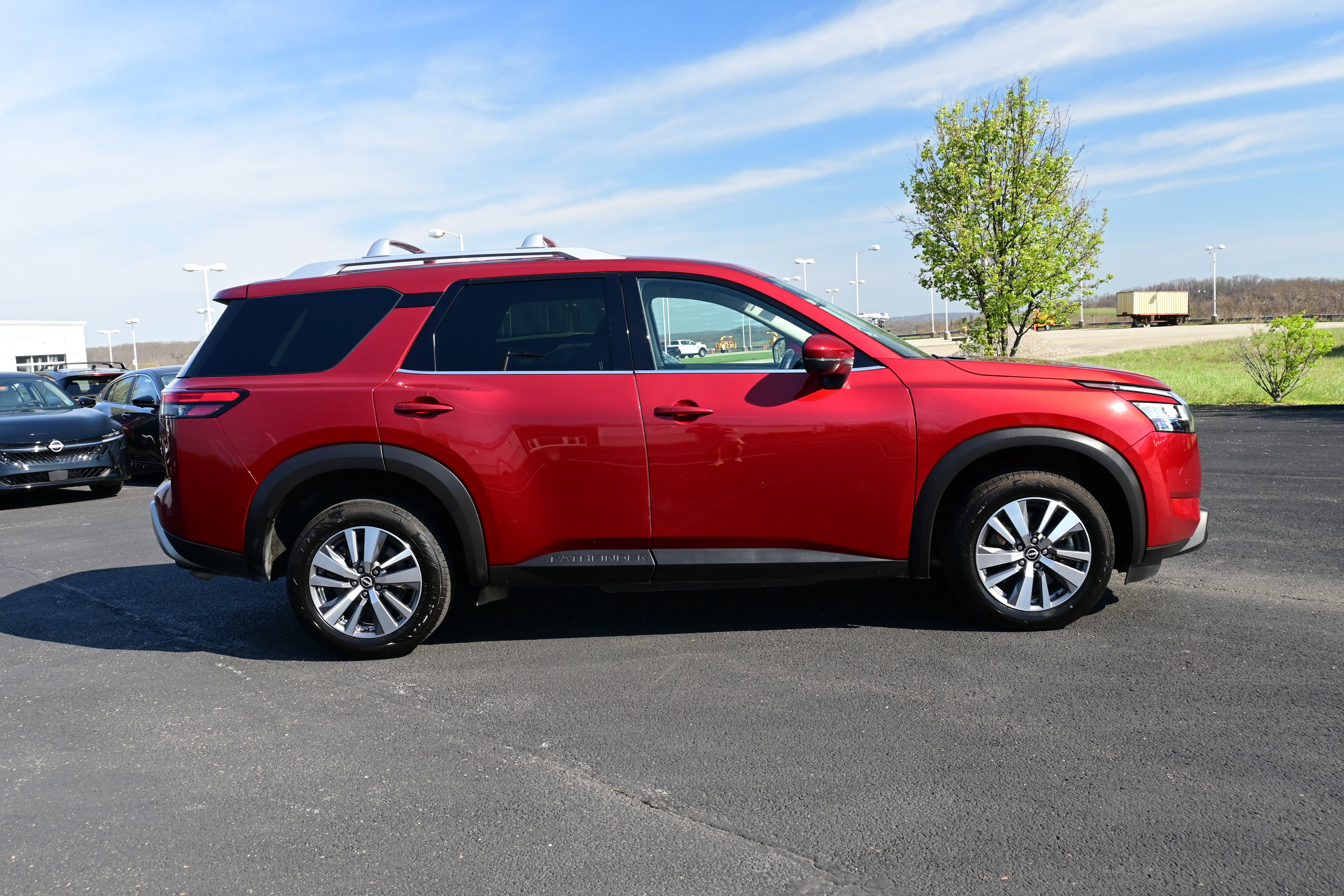 2023 Nissan Pathfinder SL