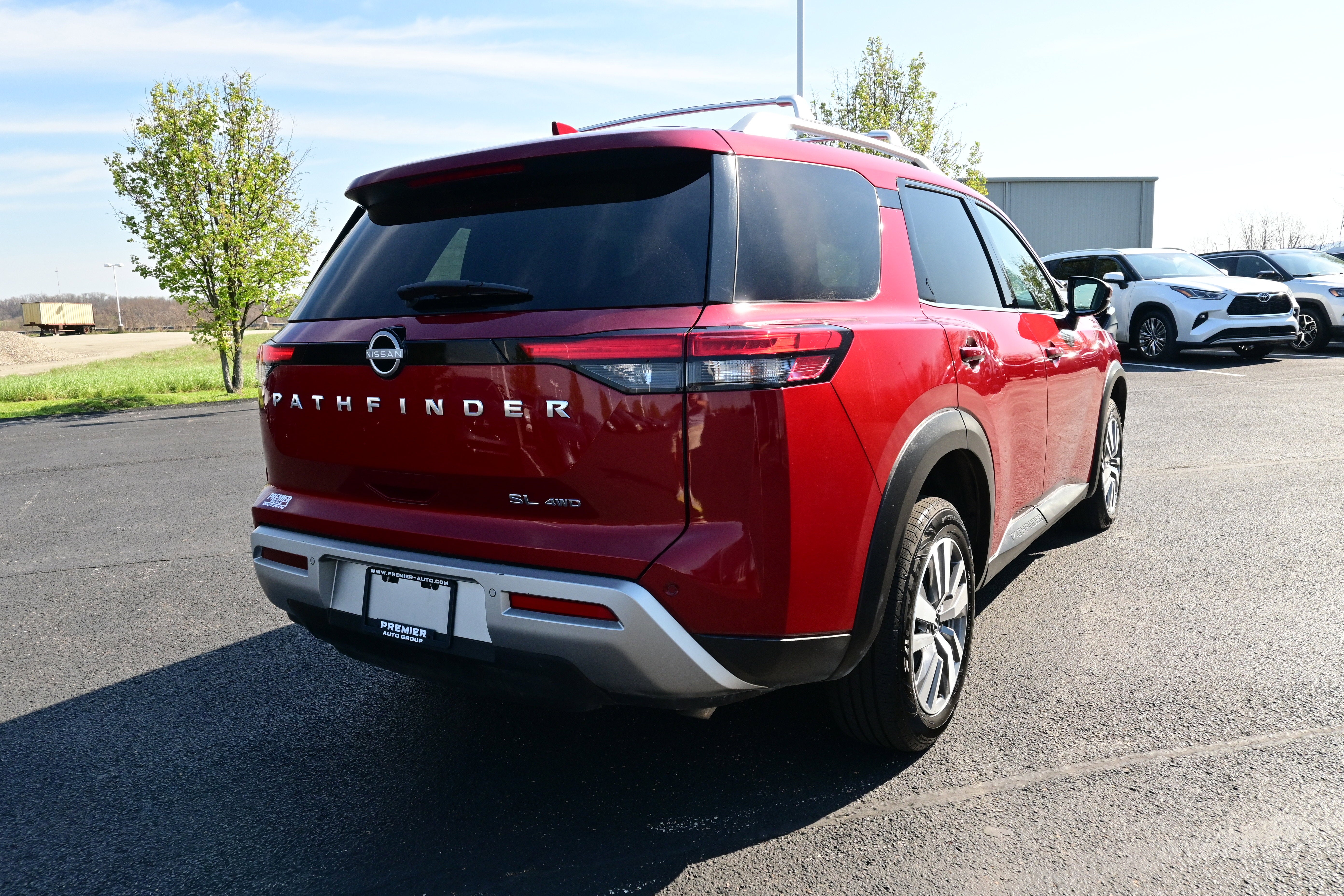 2023 Nissan Pathfinder SL