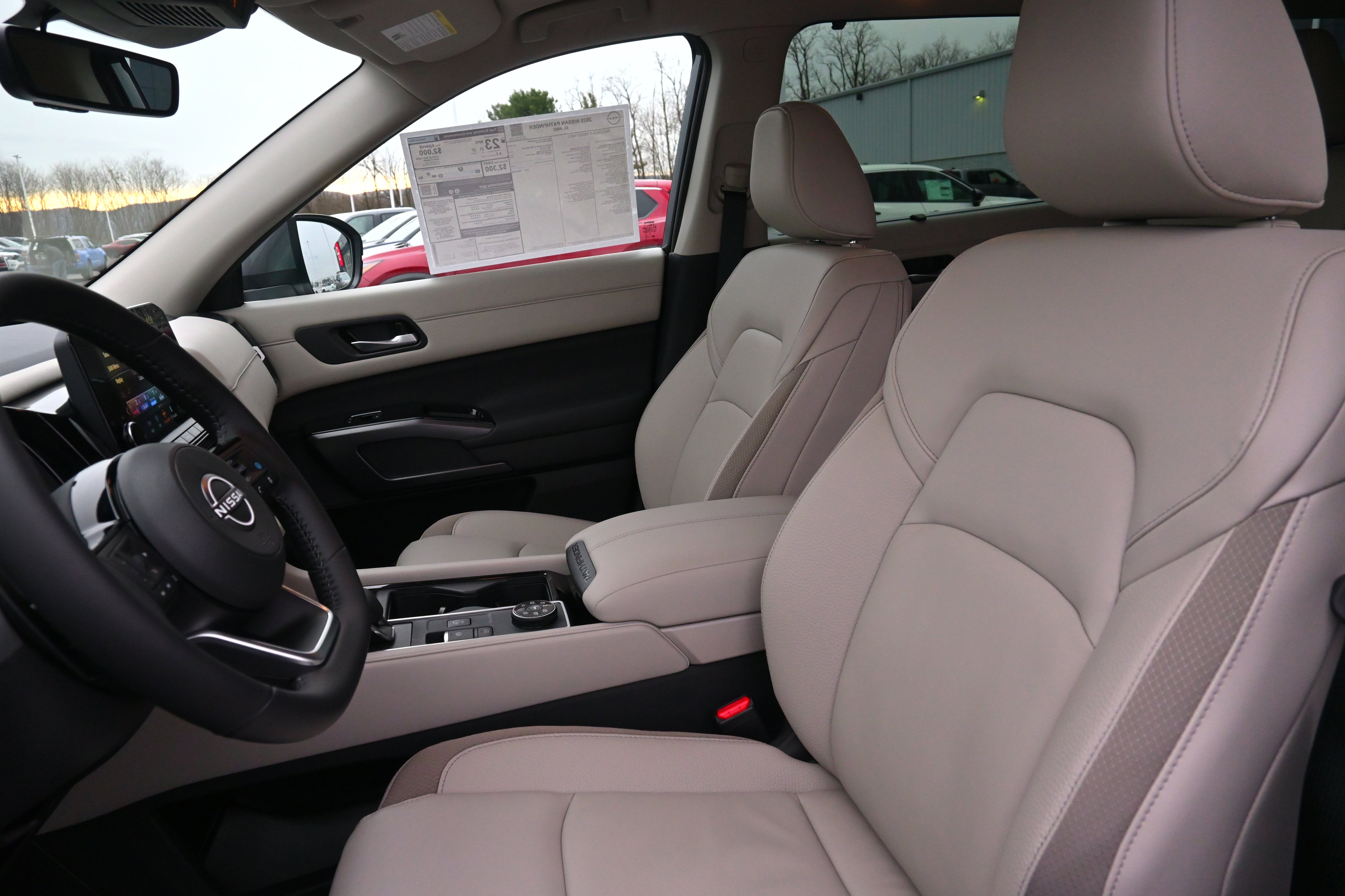 2025 Nissan Pathfinder SL