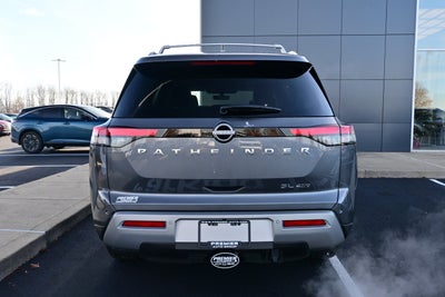 2025 Nissan Pathfinder SL
