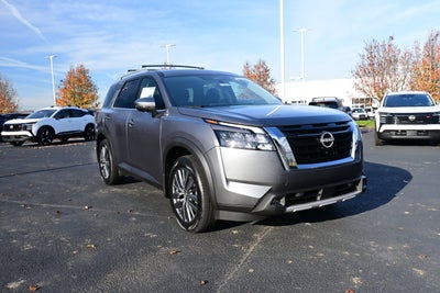 2025 Nissan Pathfinder SL