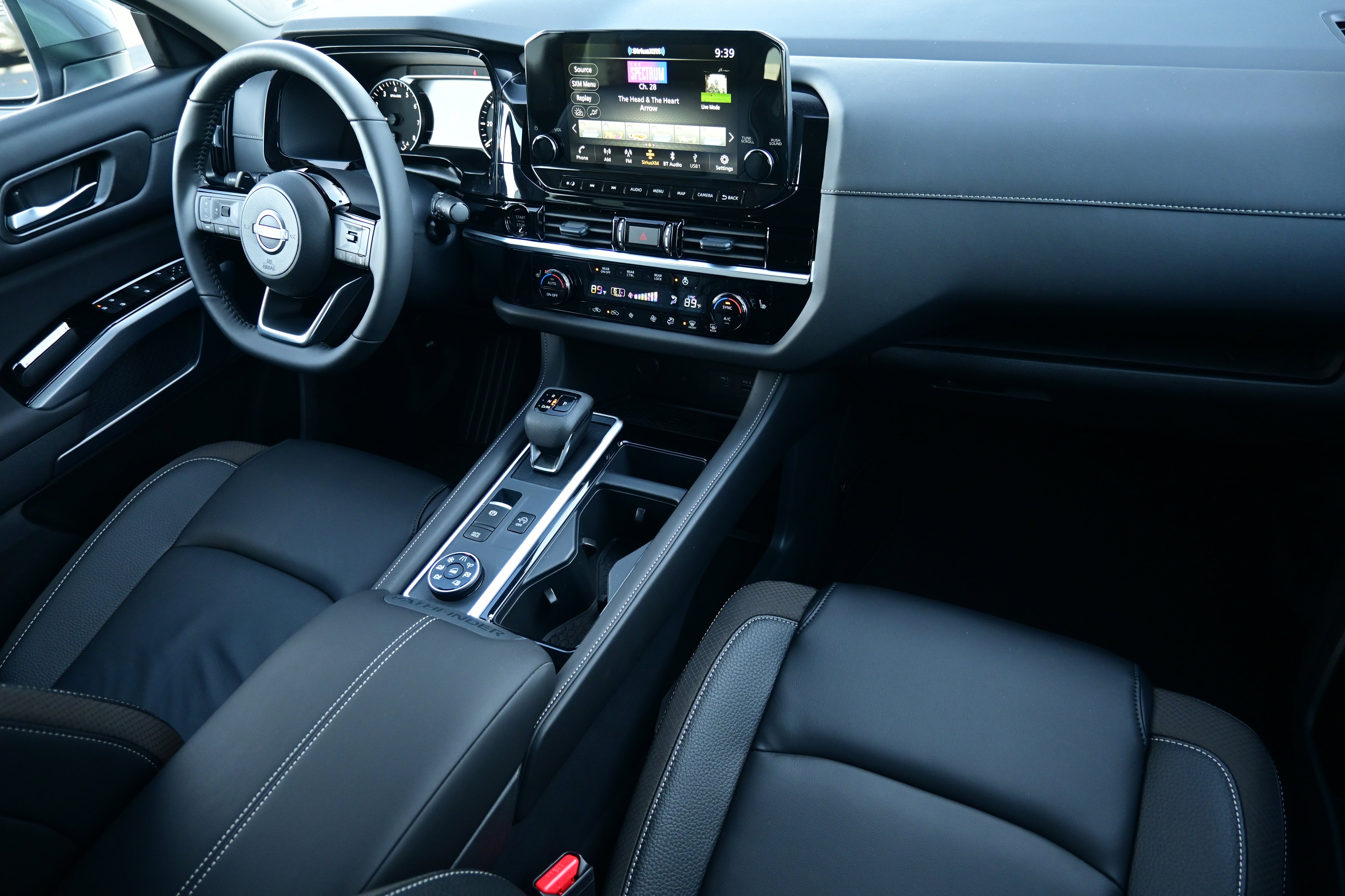 2025 Nissan Pathfinder SL