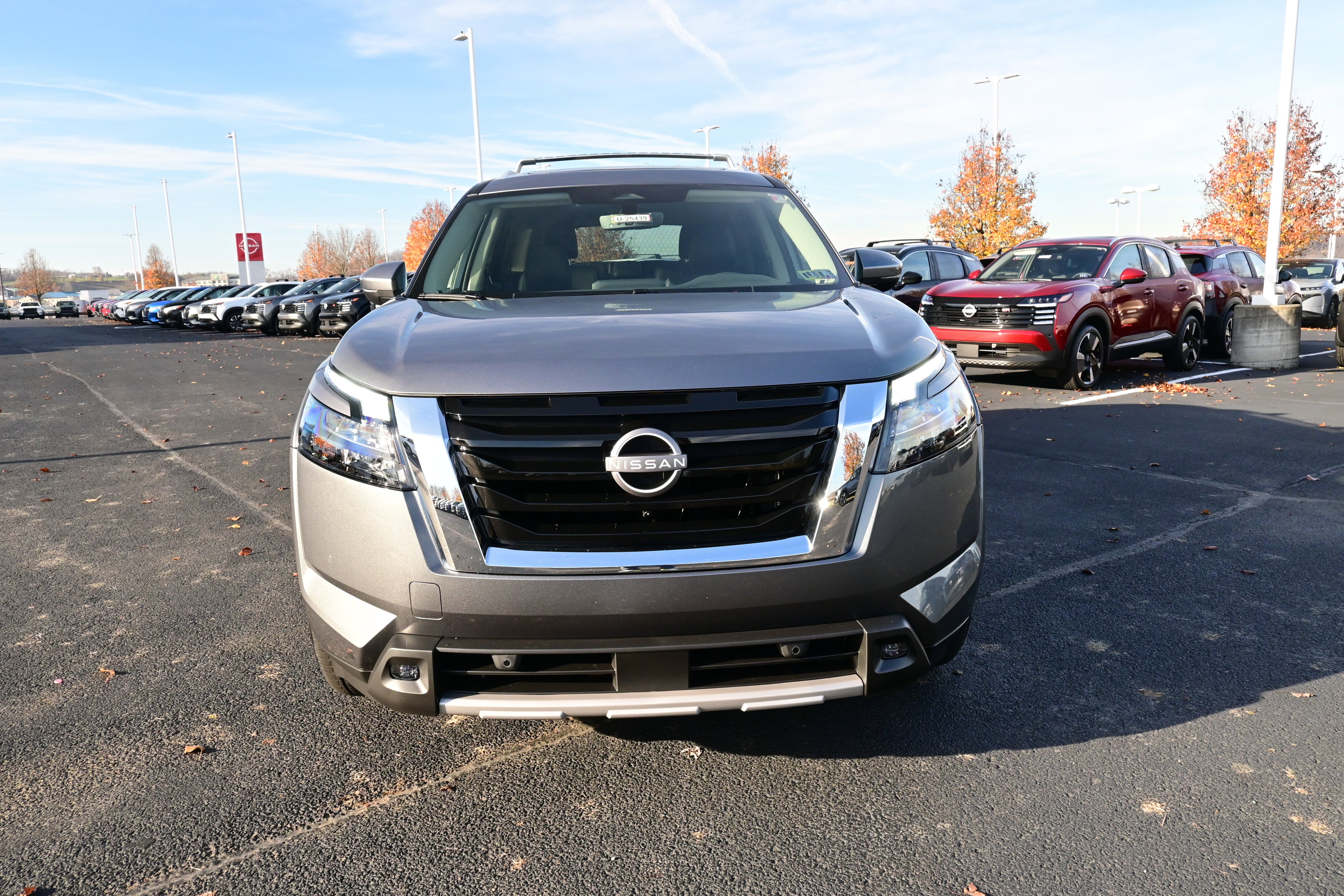 2025 Nissan Pathfinder SL