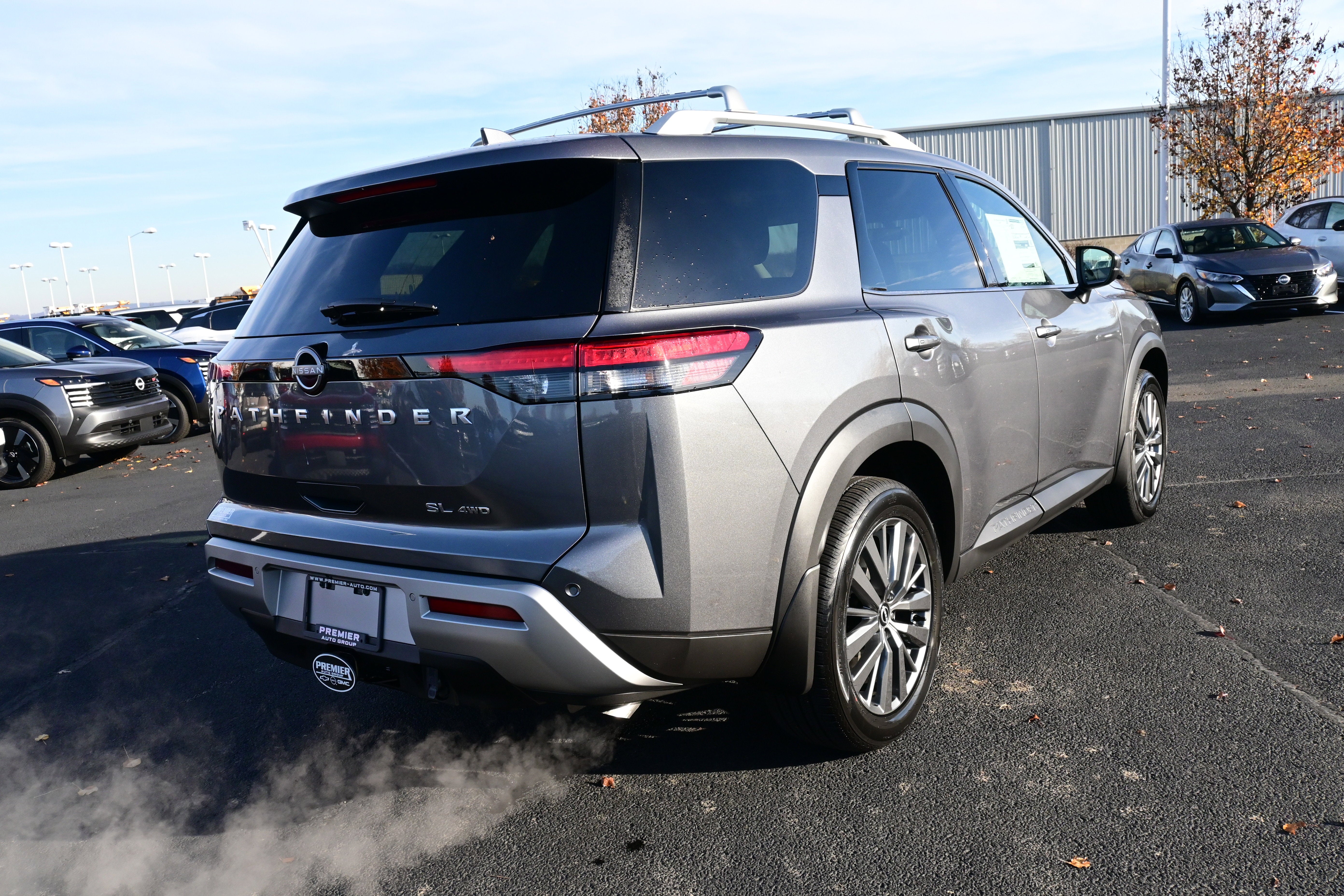 2025 Nissan Pathfinder SL