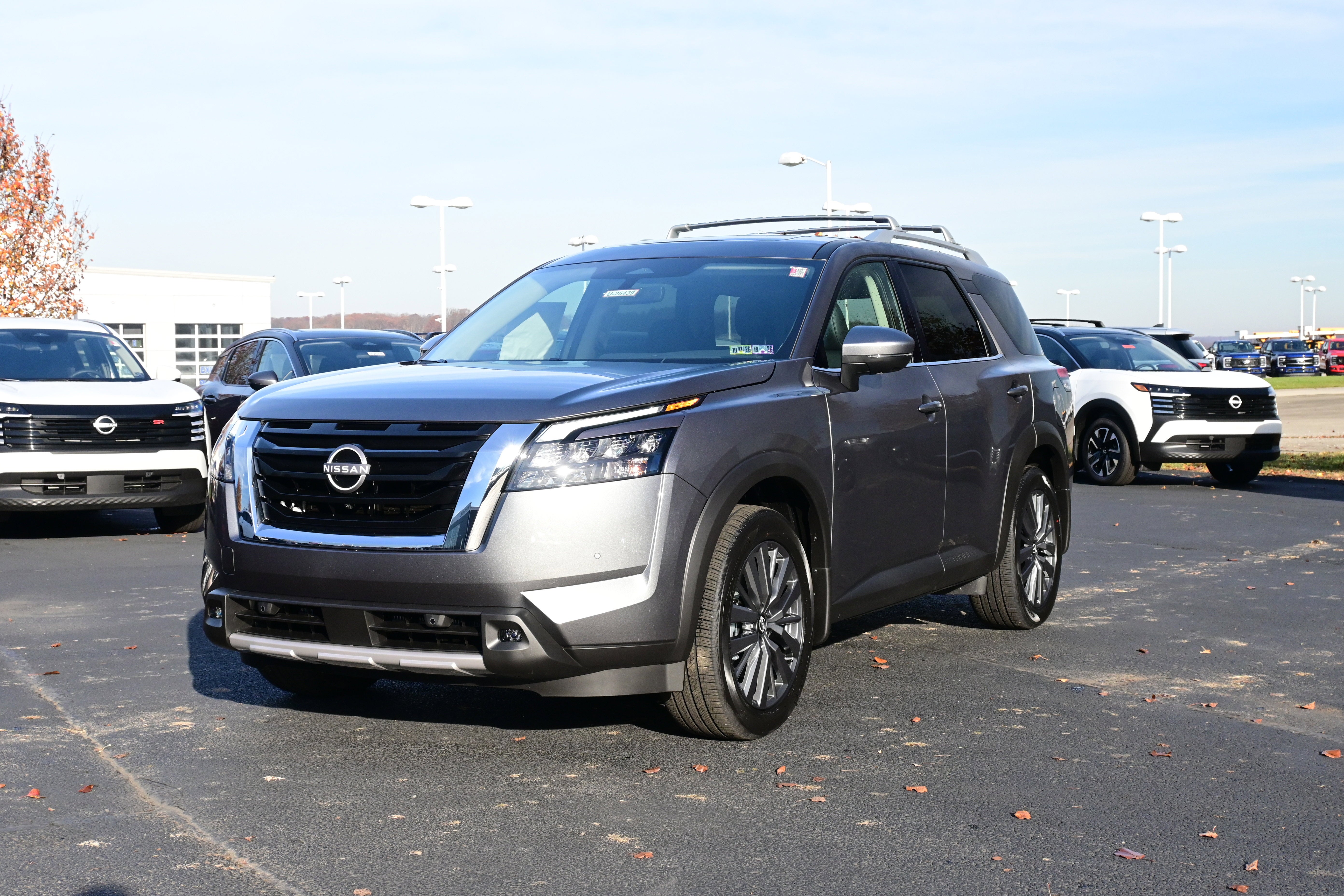 2025 Nissan Pathfinder SL