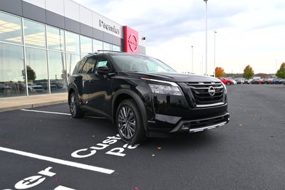2025 Nissan Pathfinder SL