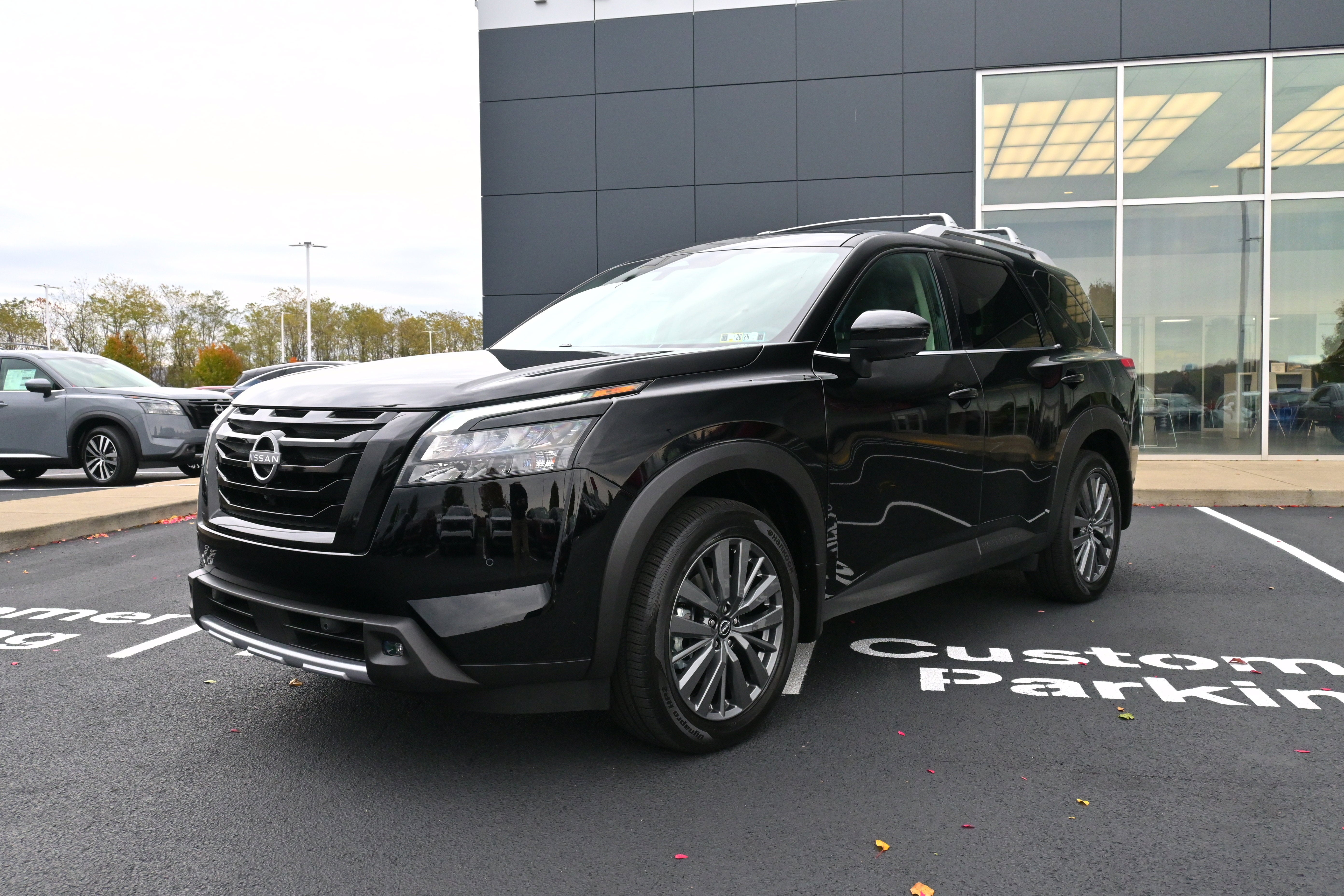 2025 Nissan Pathfinder SL