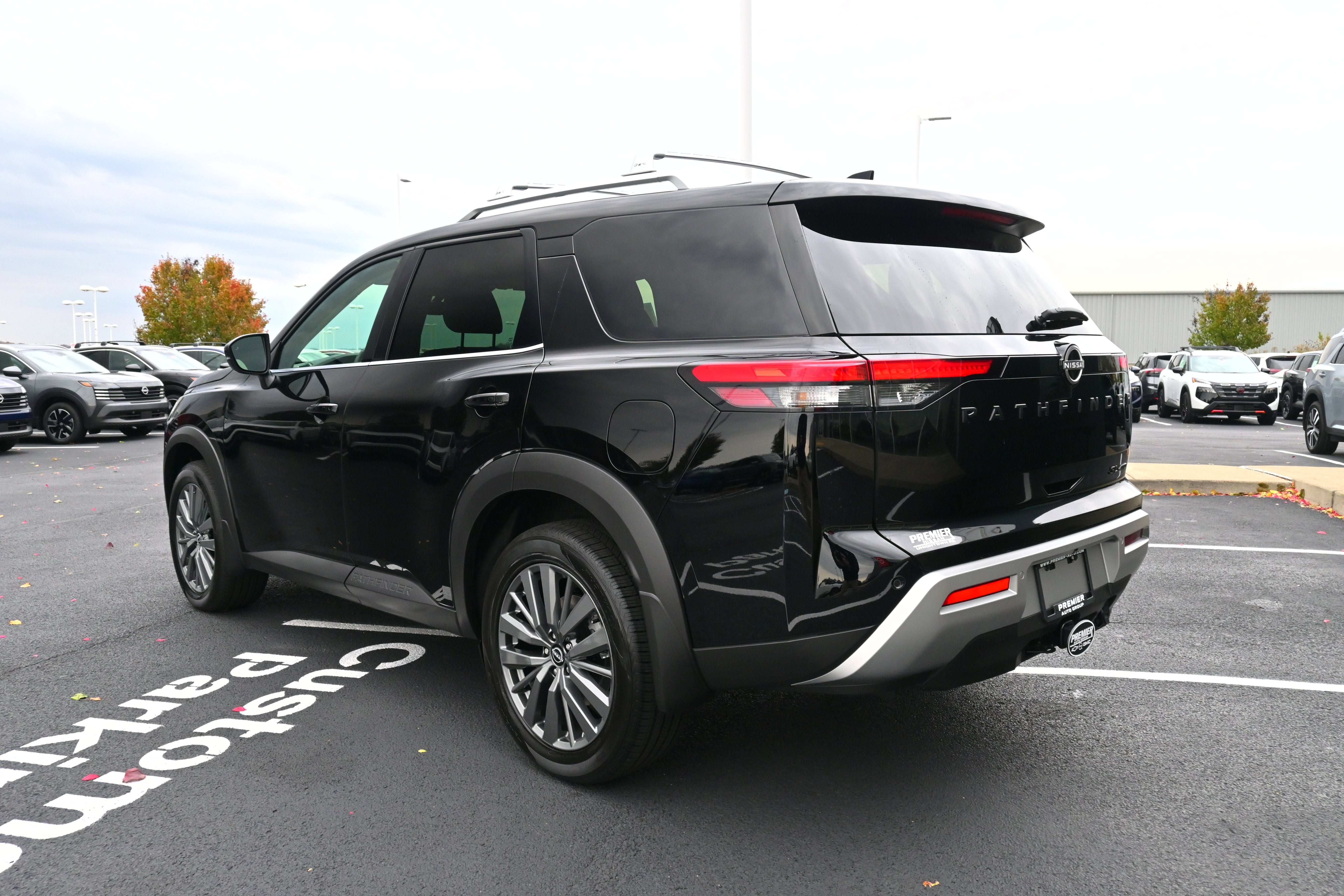 2025 Nissan Pathfinder SL