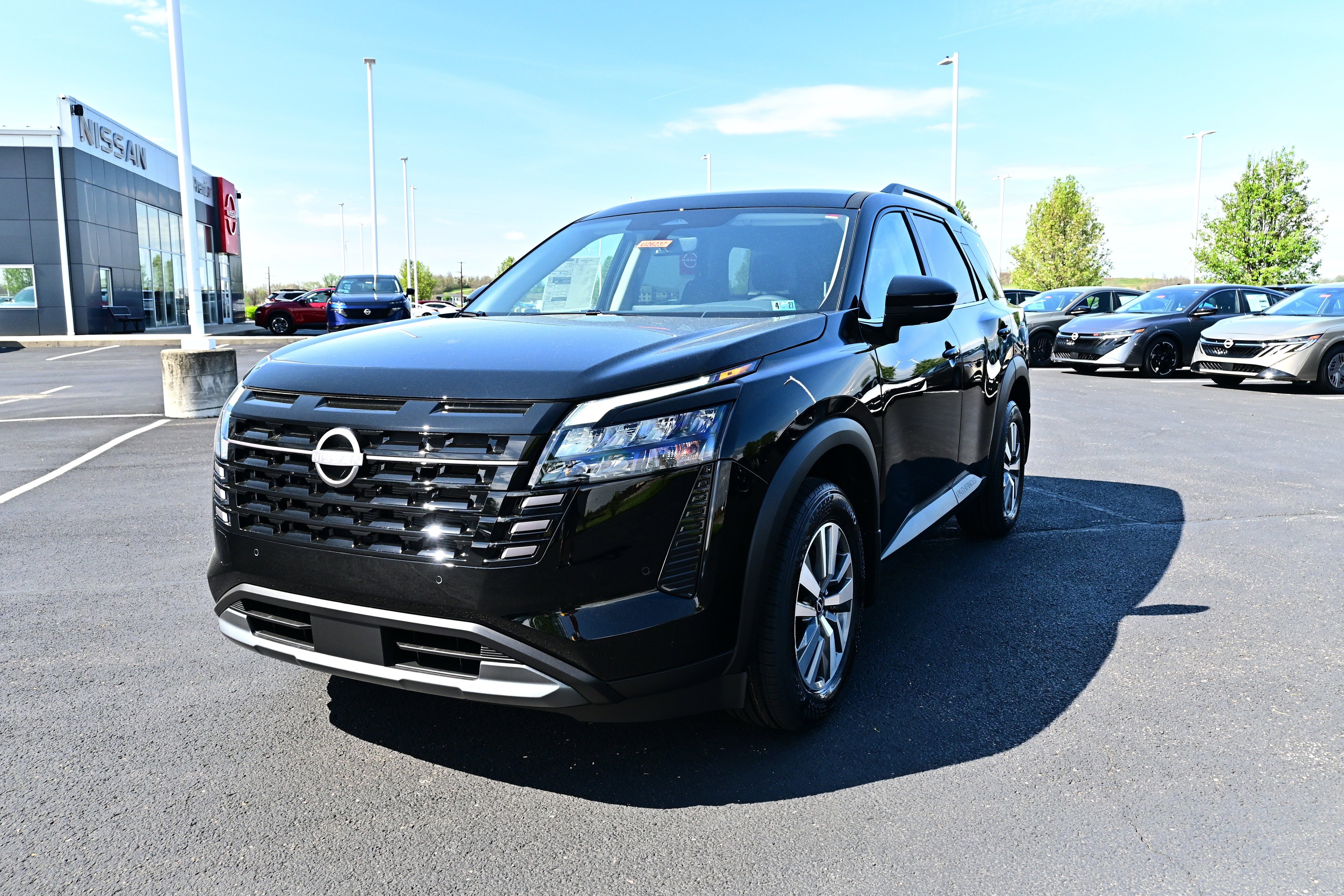 2026 Nissan Pathfinder SL