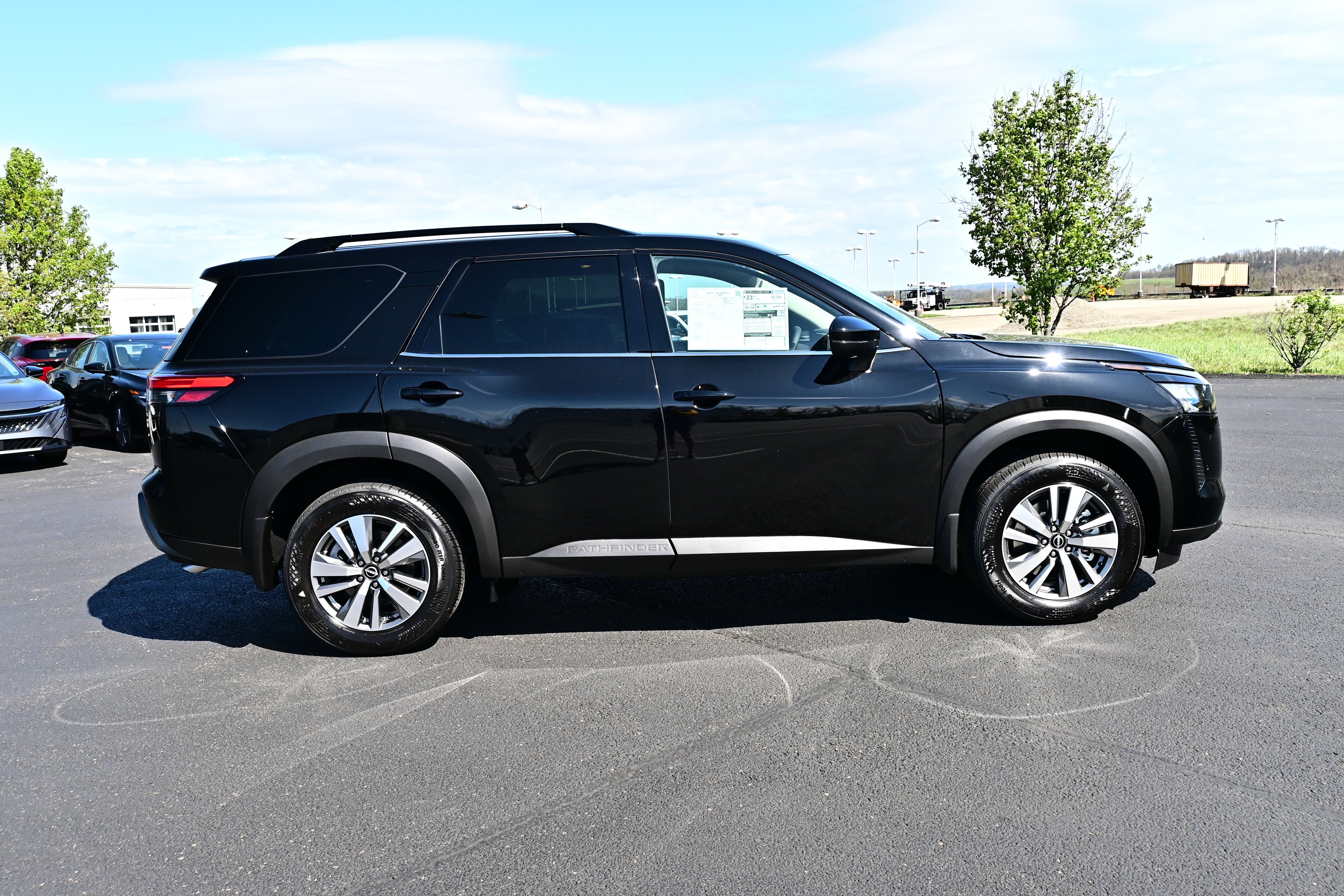 2026 Nissan Pathfinder SL