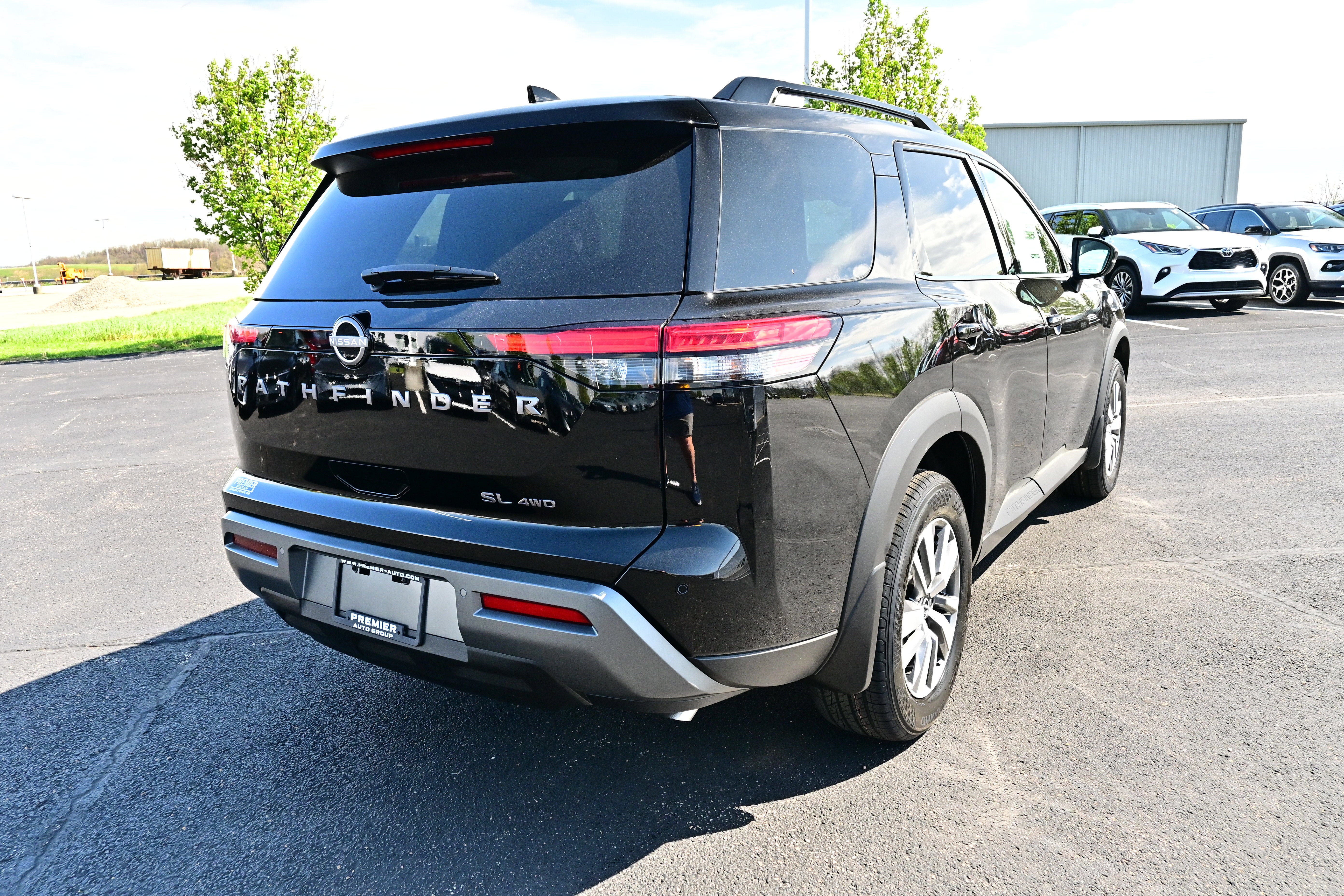 2026 Nissan Pathfinder SL