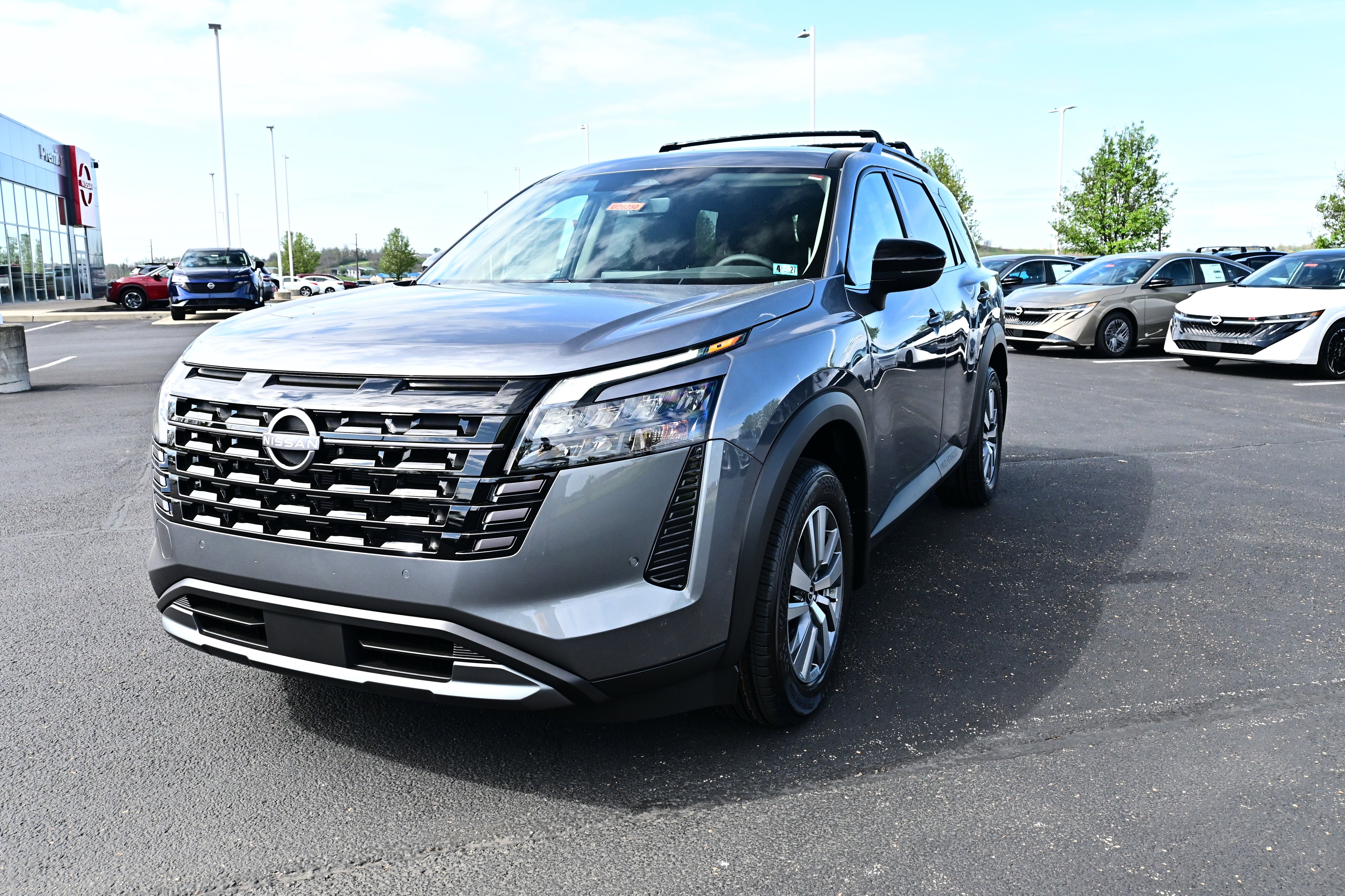 2026 Nissan Pathfinder SL