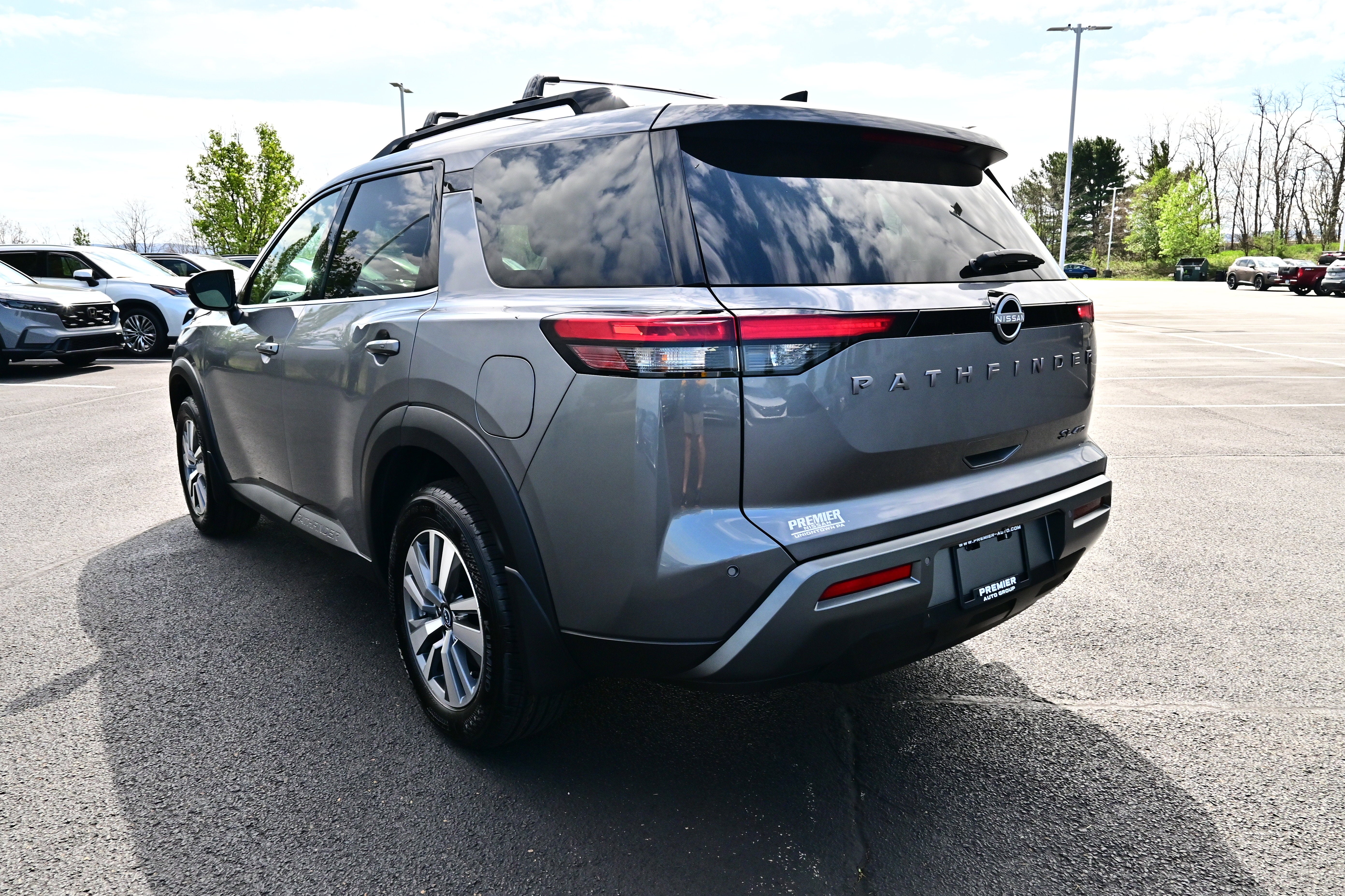 2026 Nissan Pathfinder SL