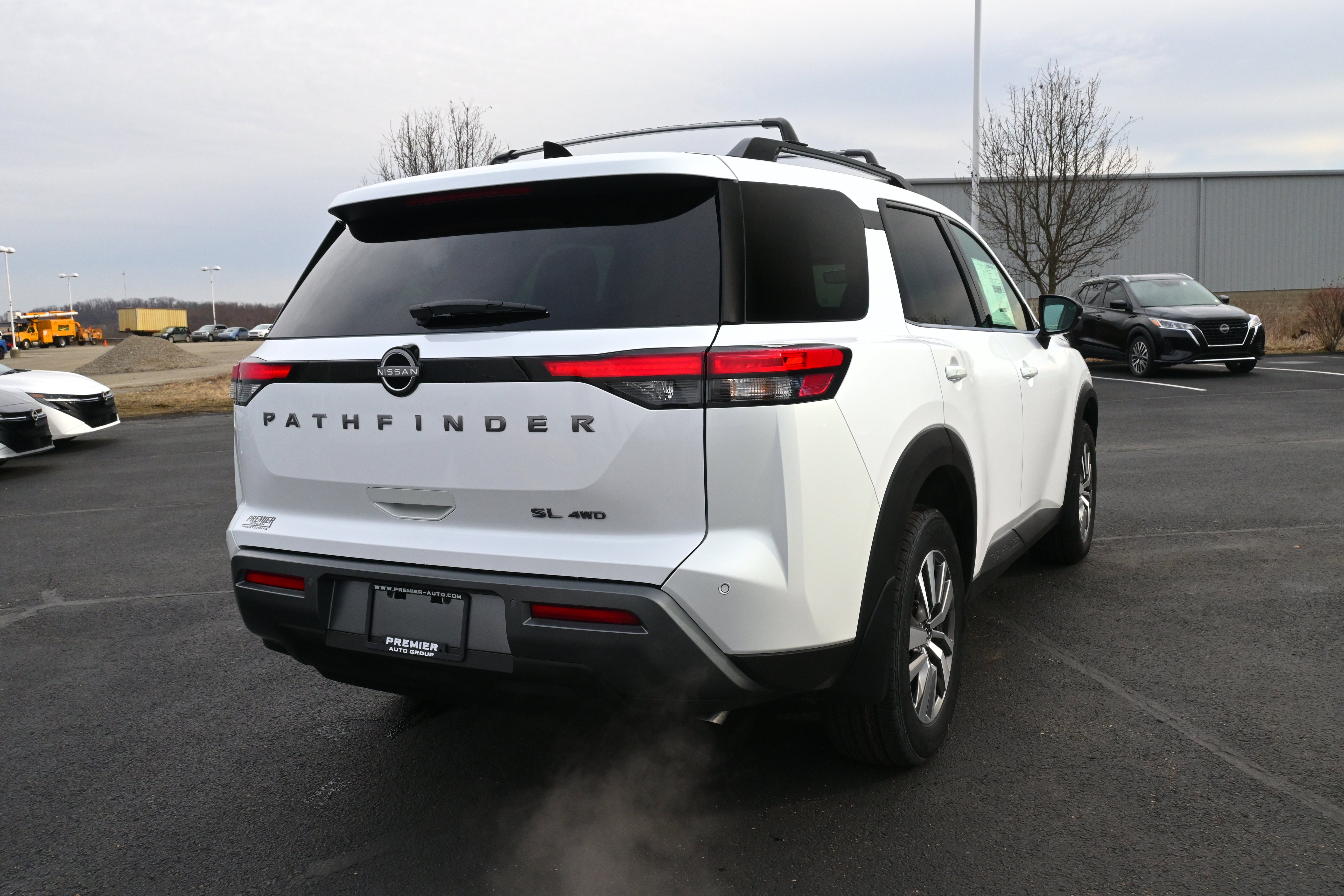 2026 Nissan Pathfinder SL