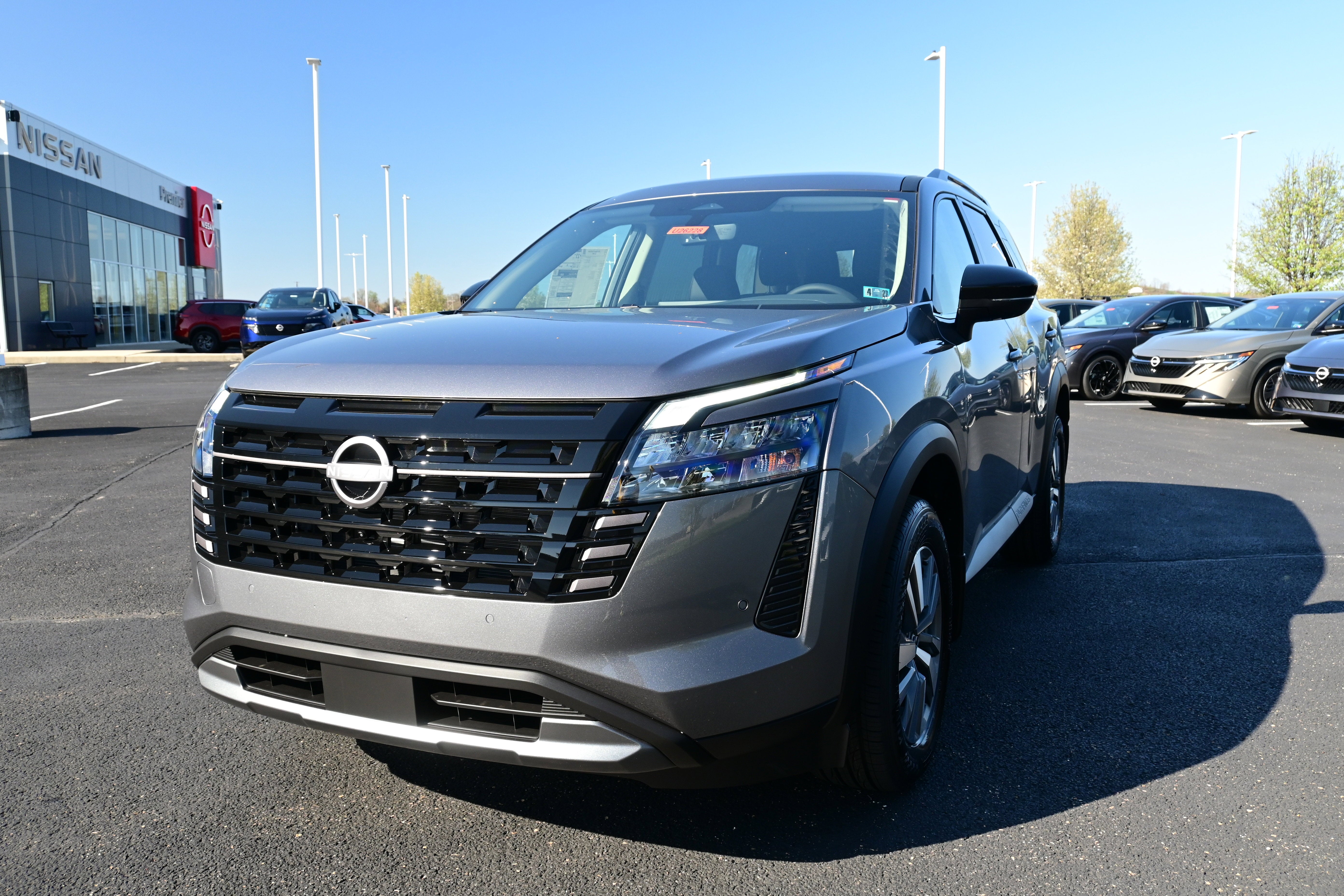 2026 Nissan Pathfinder SL