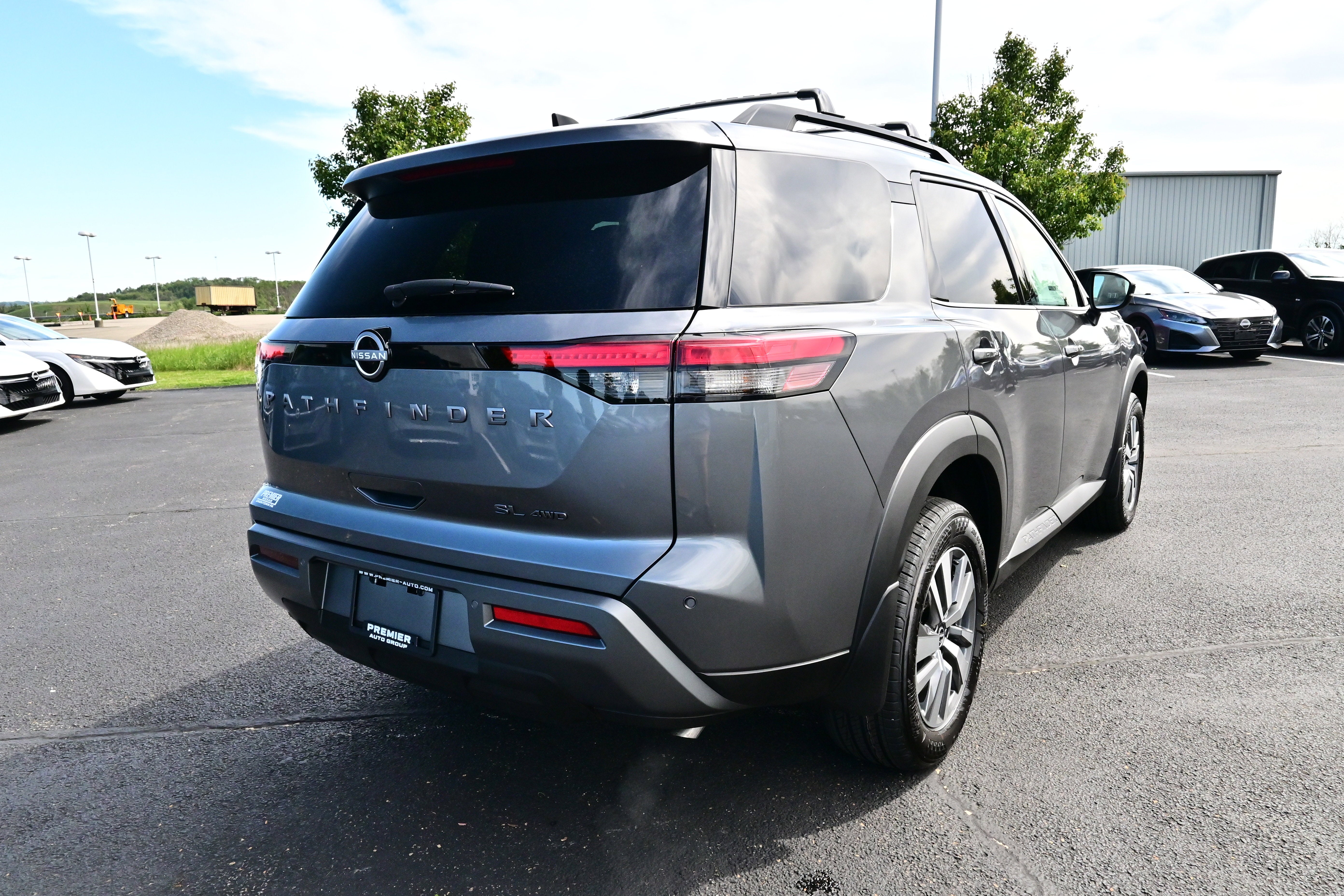 2026 Nissan Pathfinder SL