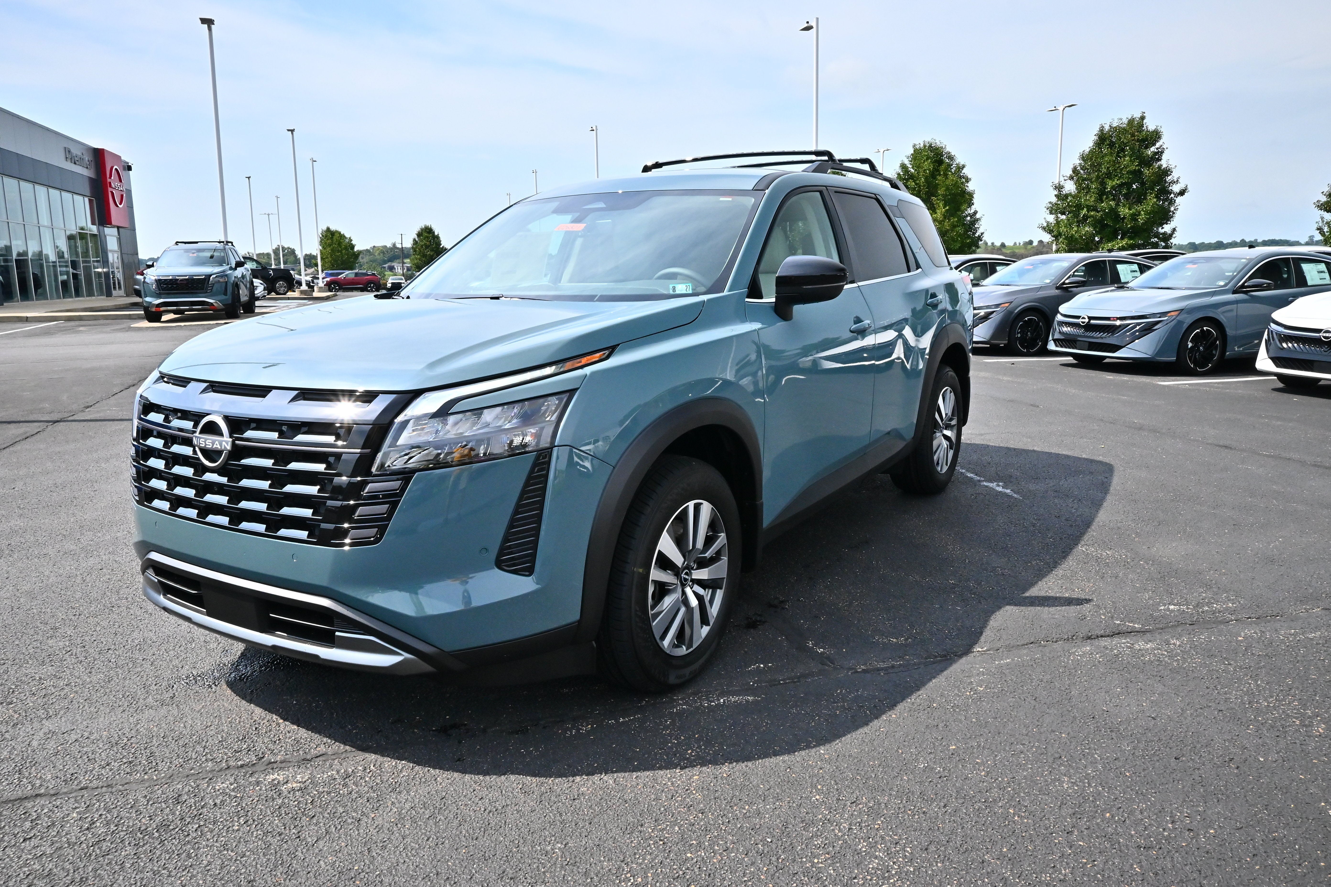 2026 Nissan Pathfinder SL