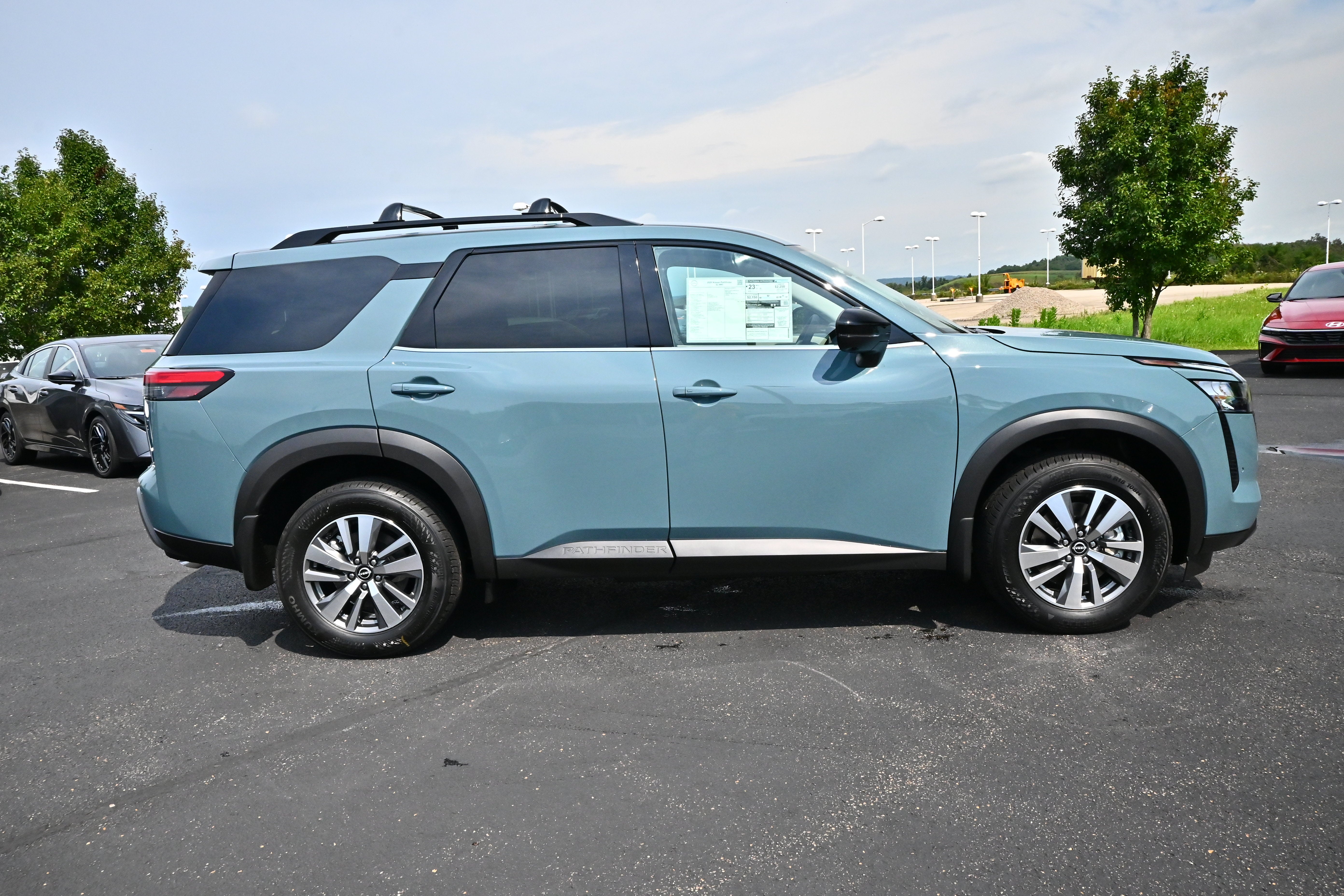 2026 Nissan Pathfinder SL