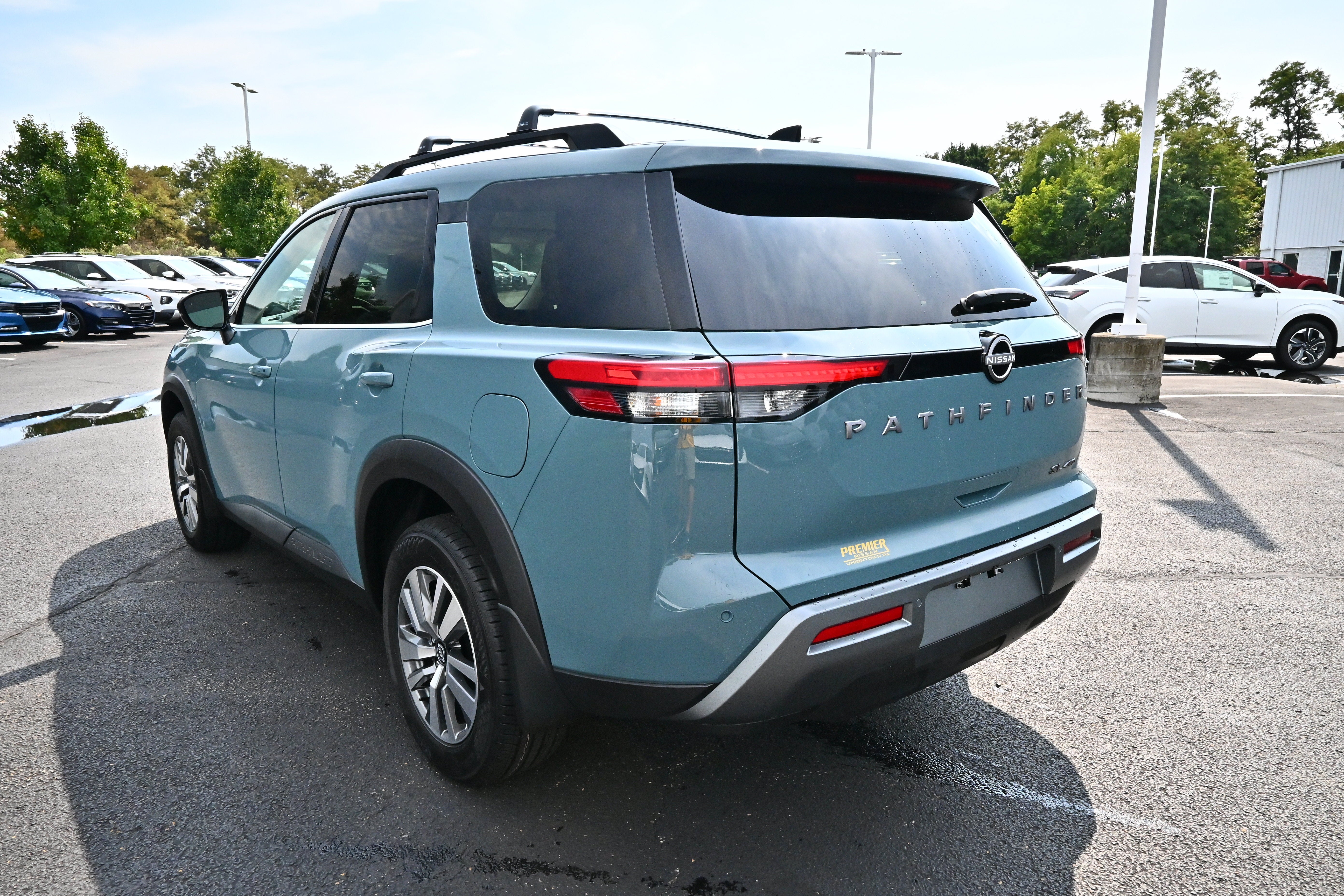 2026 Nissan Pathfinder SL