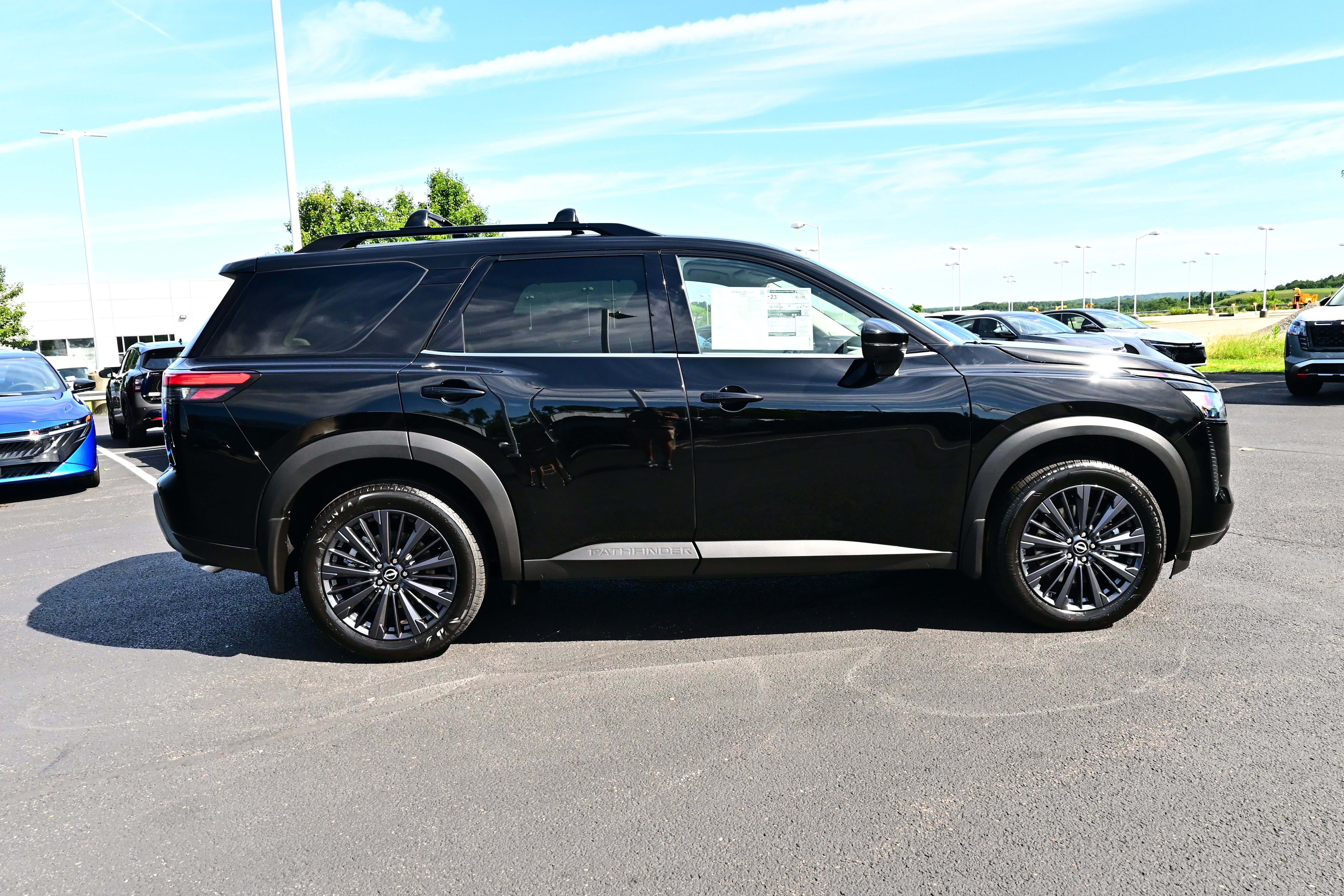 2026 Nissan Pathfinder SL