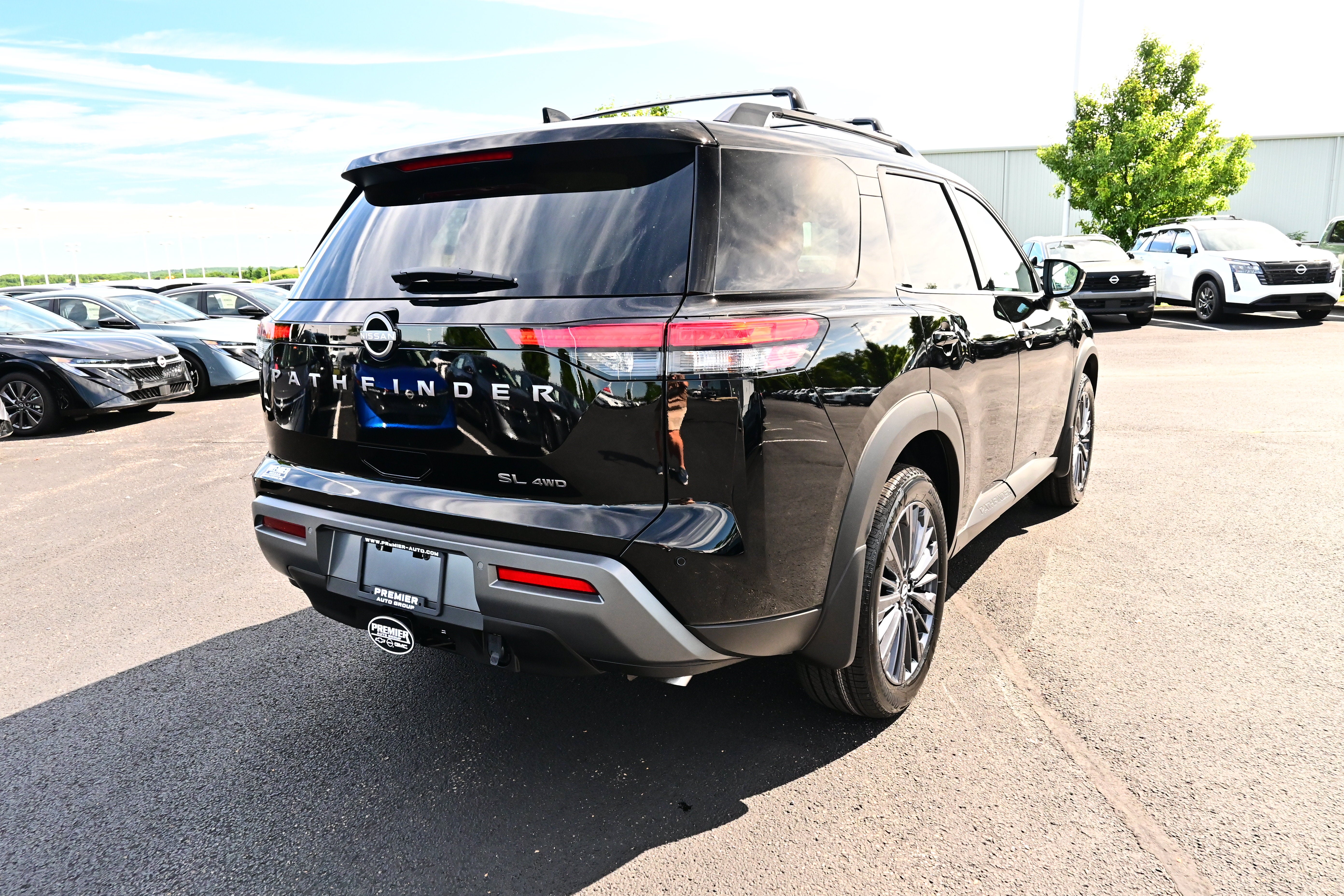 2026 Nissan Pathfinder SL