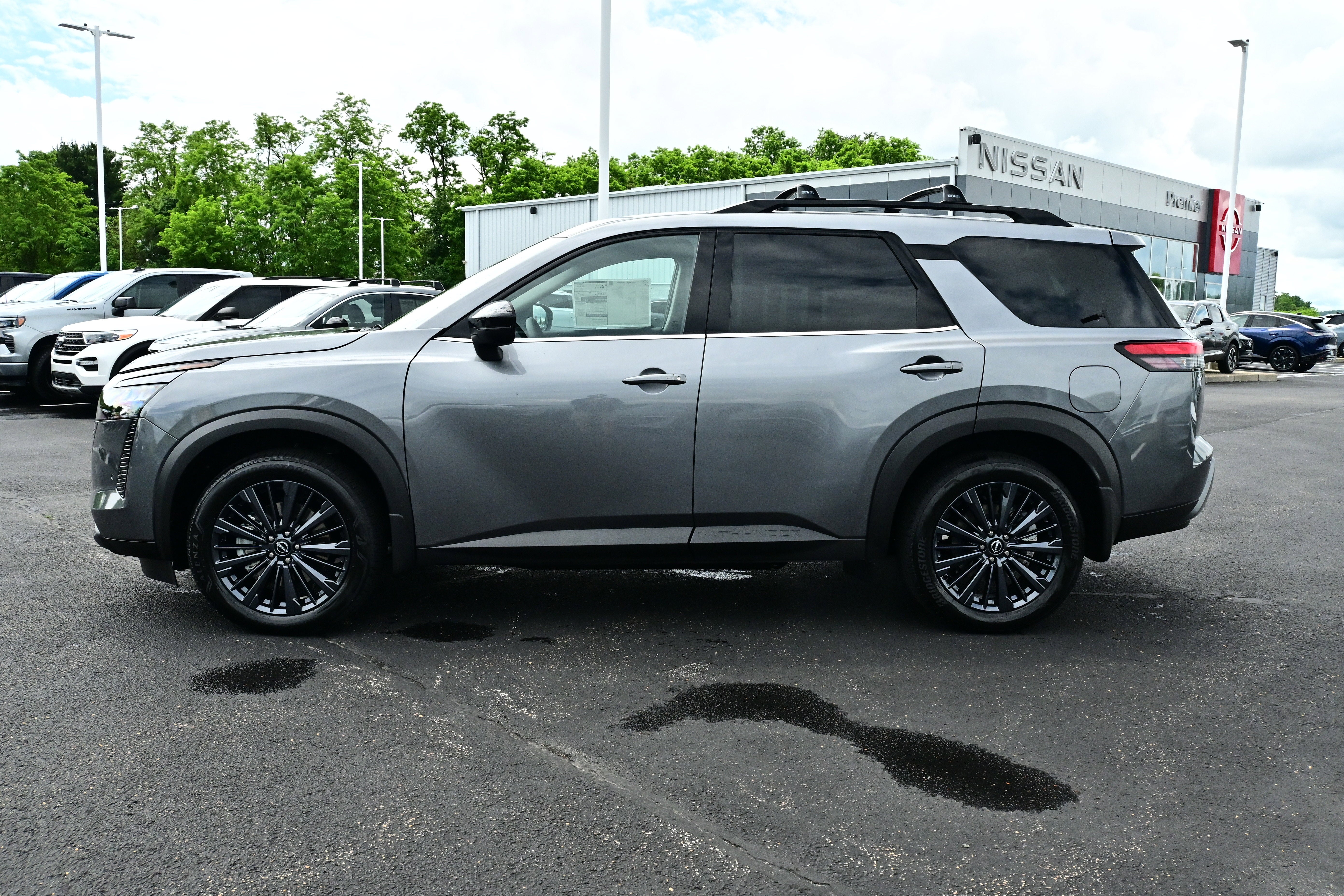 2026 Nissan Pathfinder SL