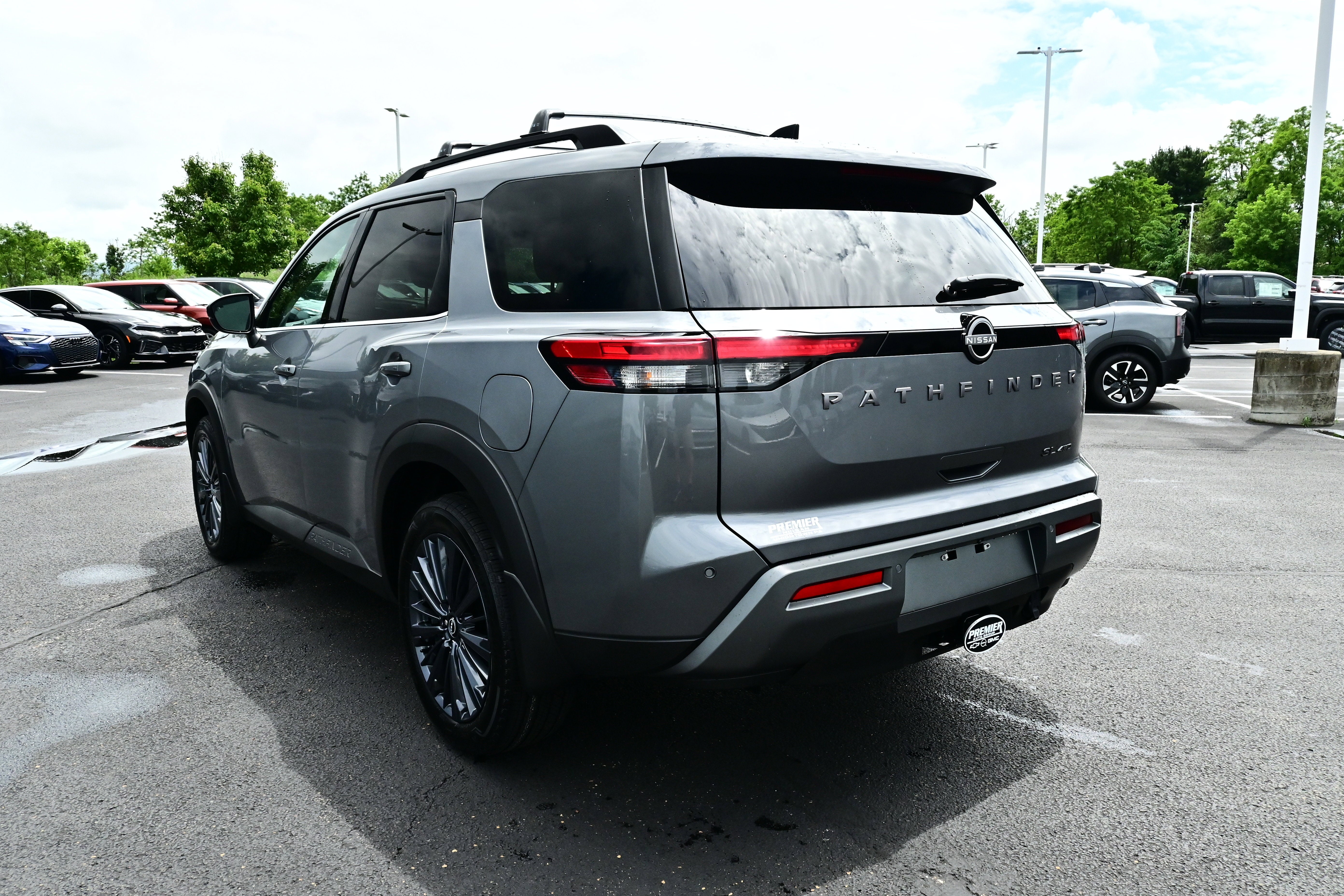 2026 Nissan Pathfinder SL