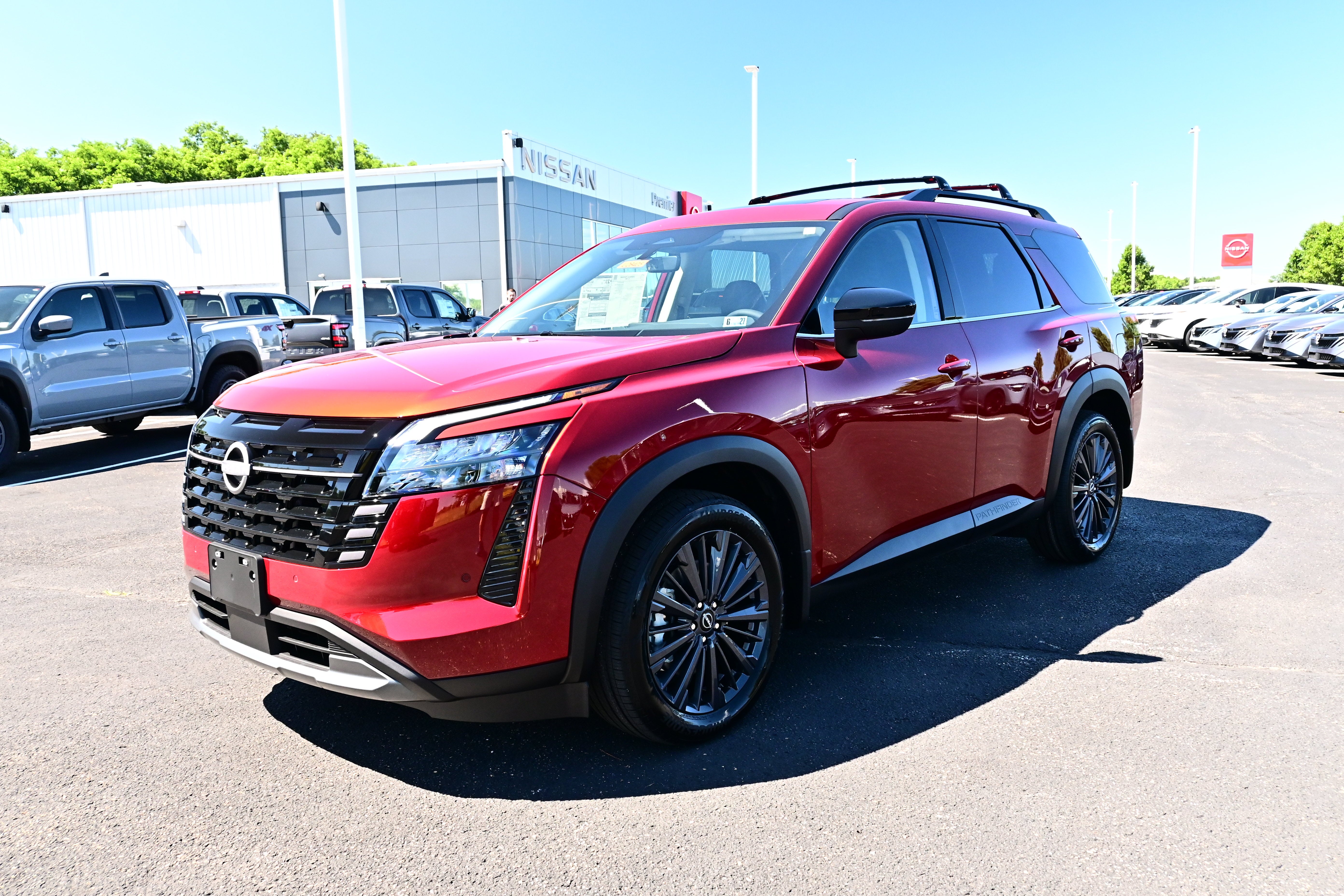2026 Nissan Pathfinder SL
