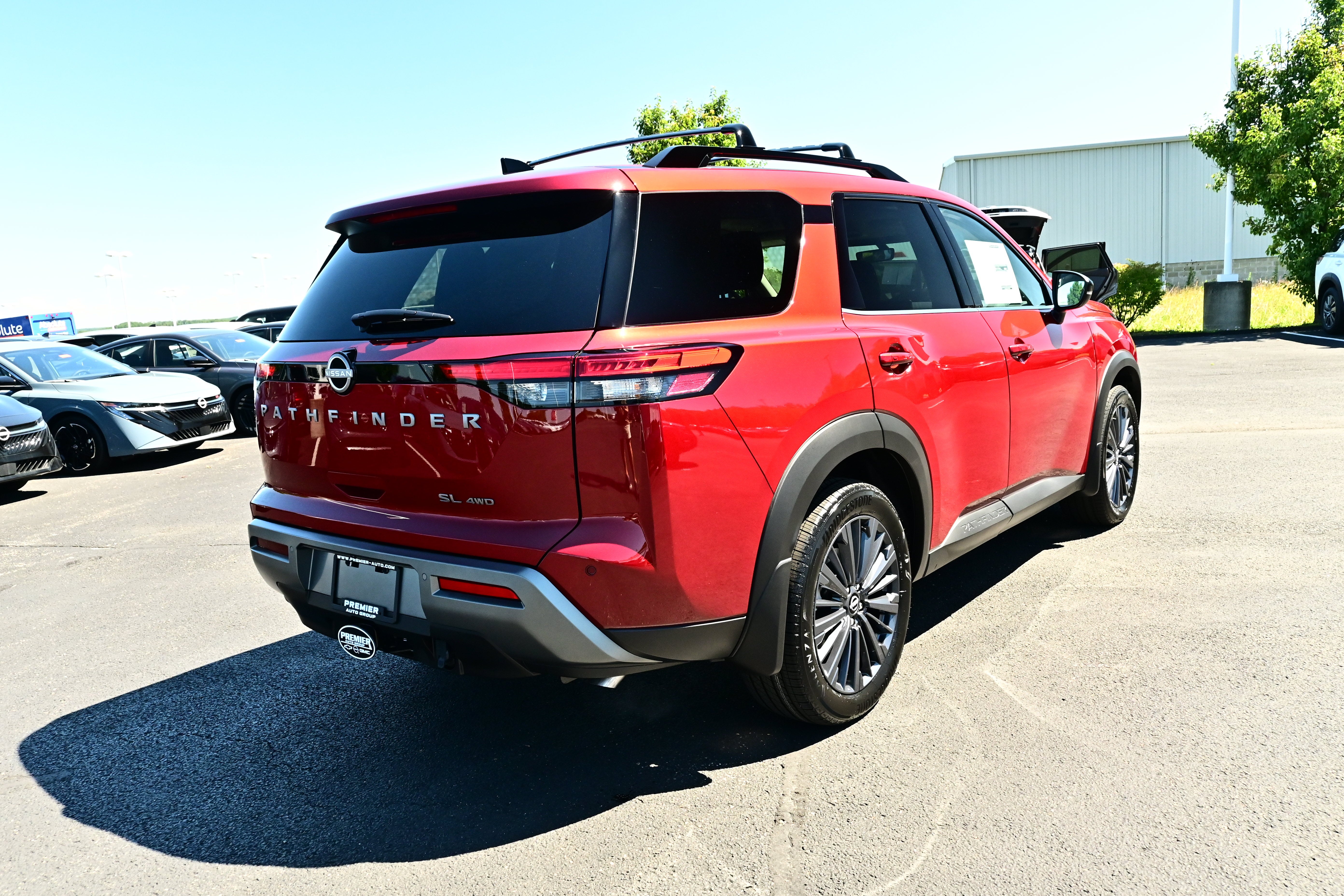 2026 Nissan Pathfinder SL