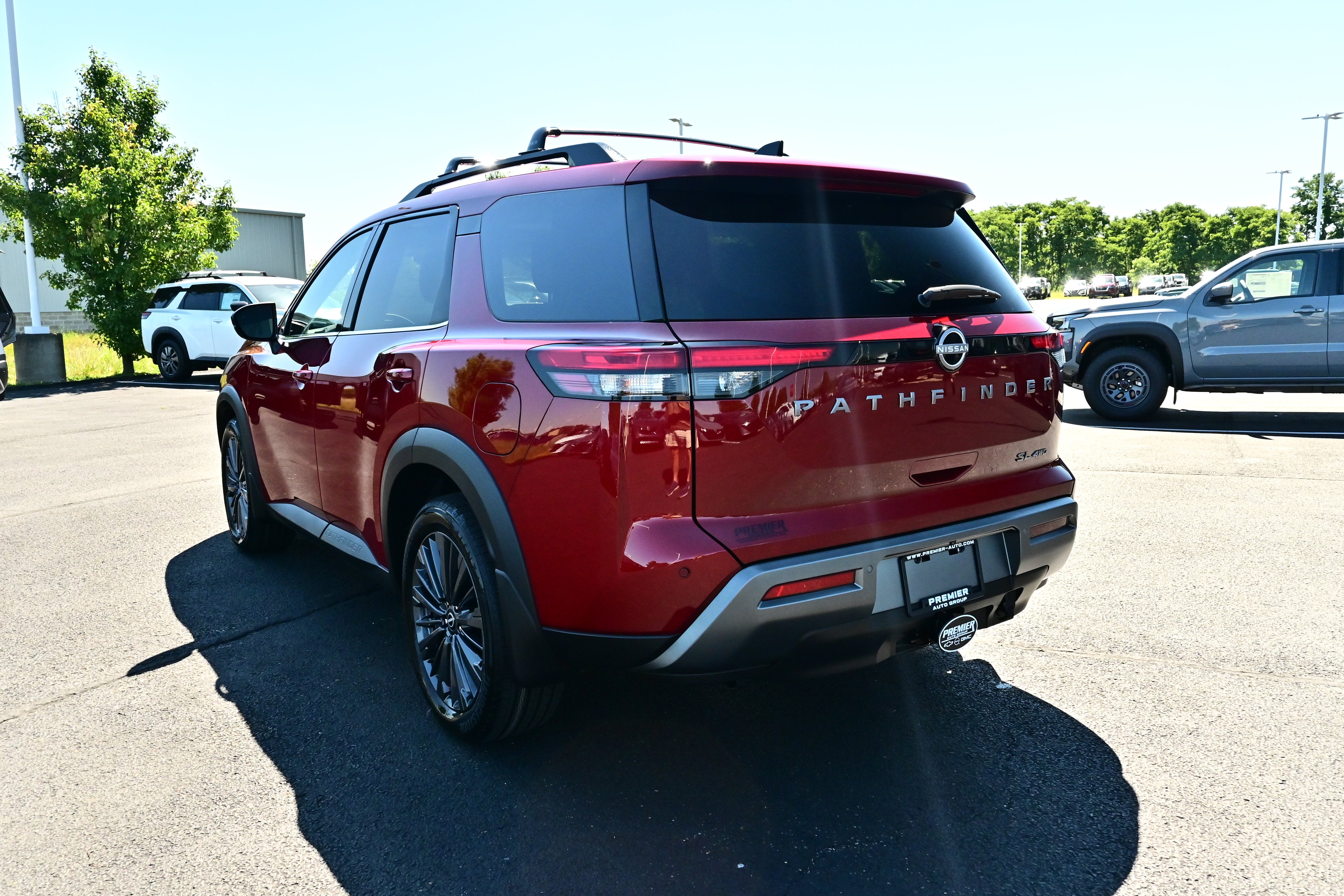 2026 Nissan Pathfinder SL