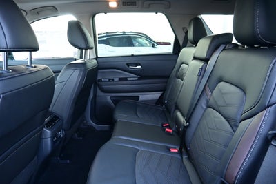 2025 Nissan Pathfinder Platinum