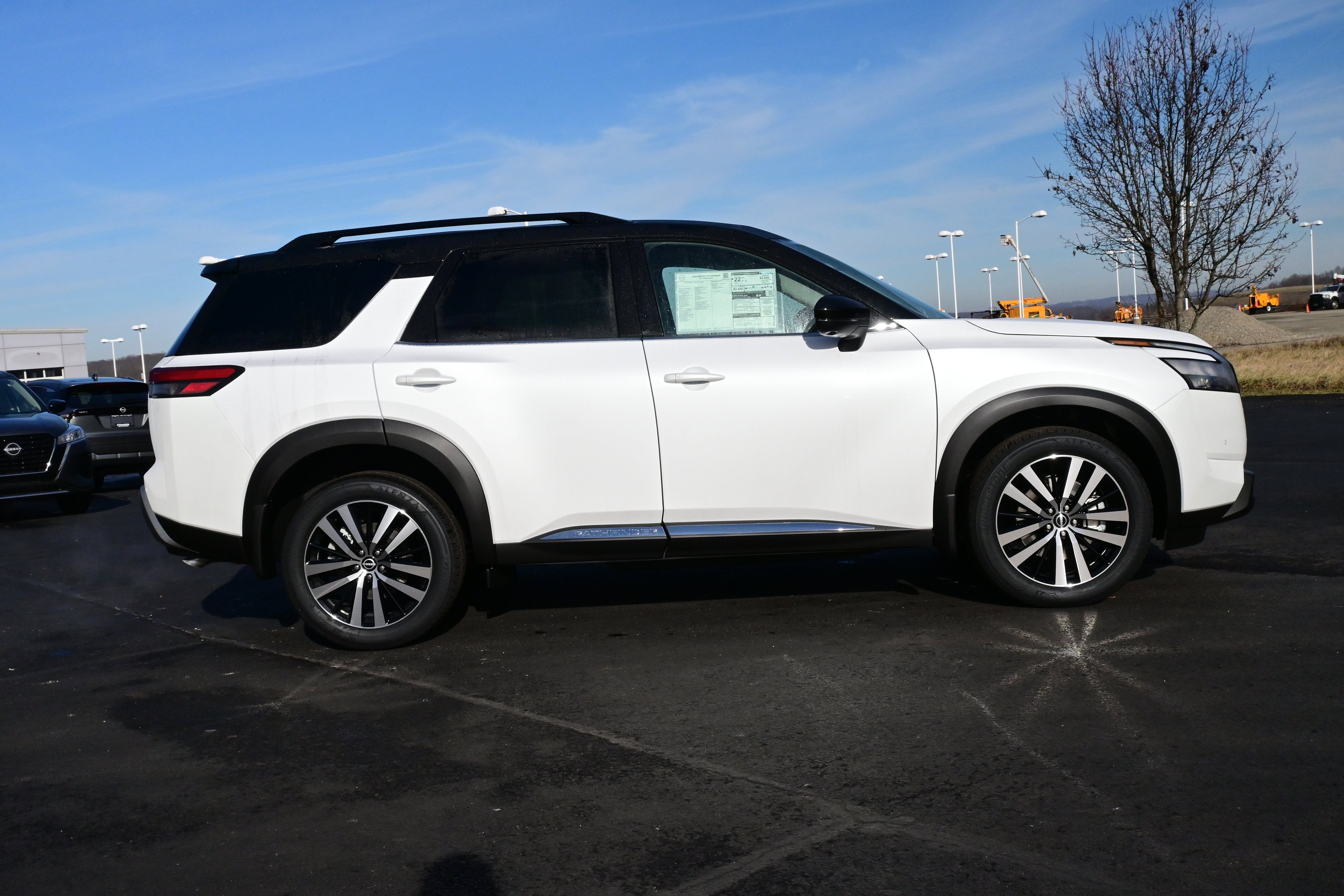 2025 Nissan Pathfinder Platinum