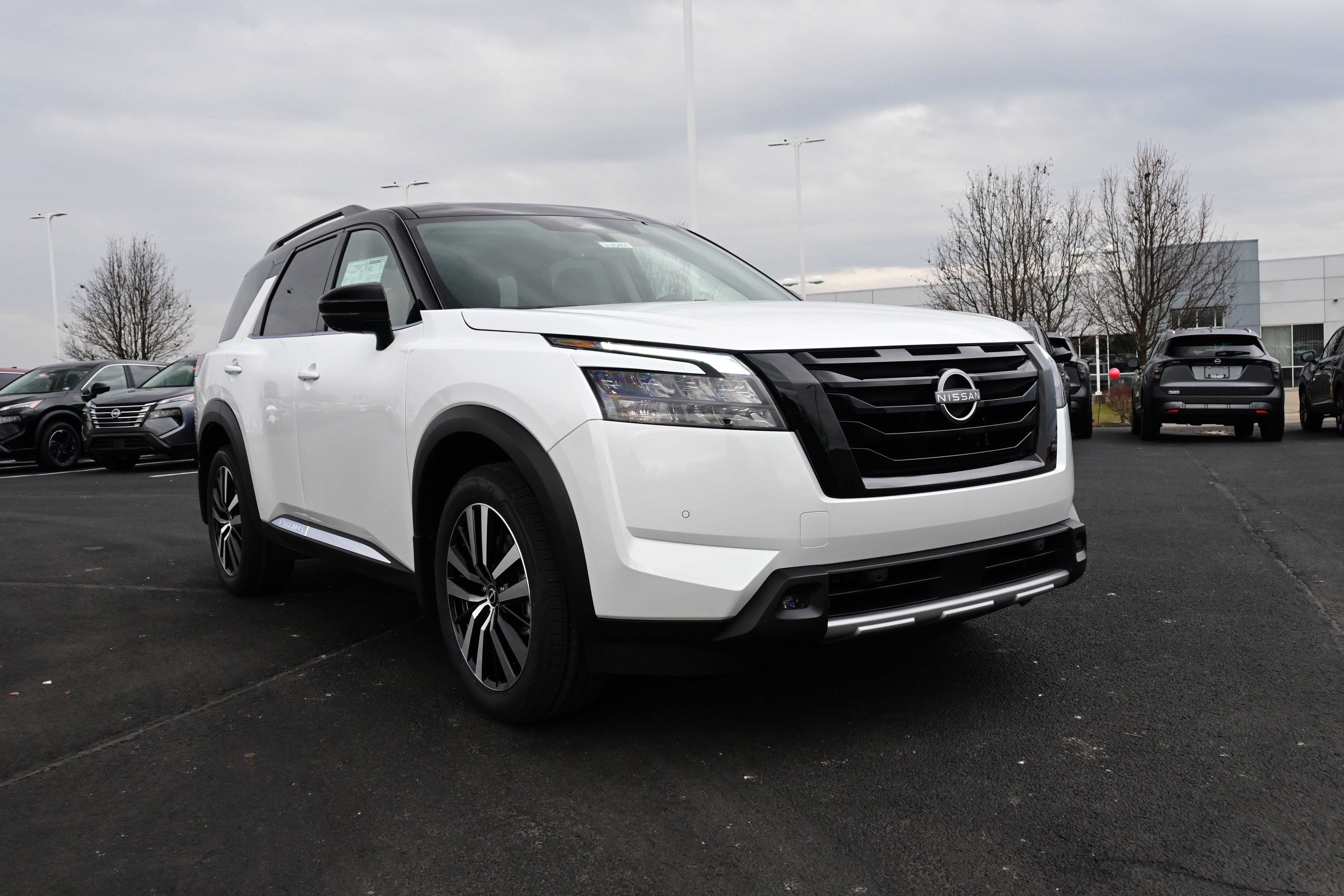 2025 Nissan Pathfinder Platinum