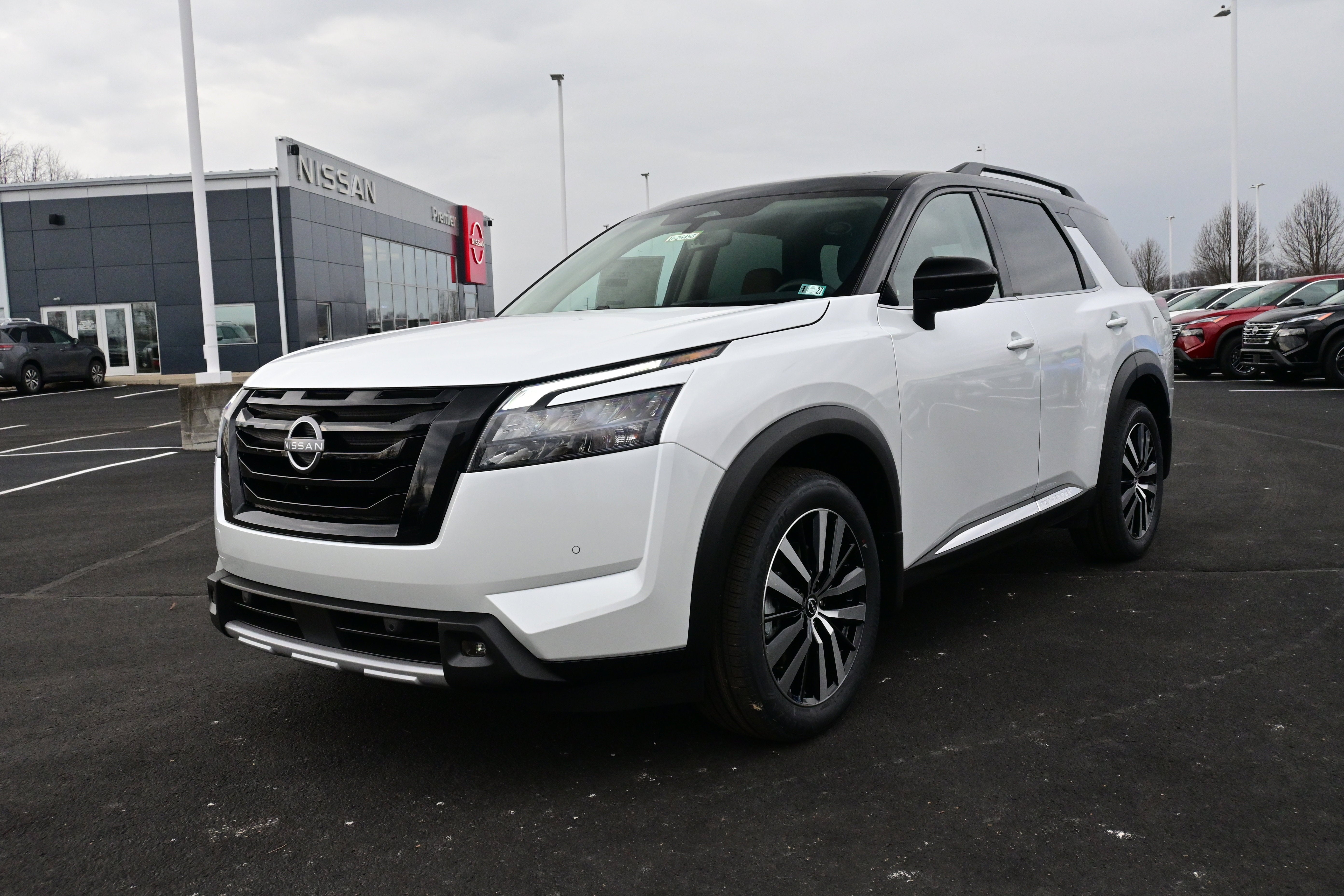 2025 Nissan Pathfinder Platinum