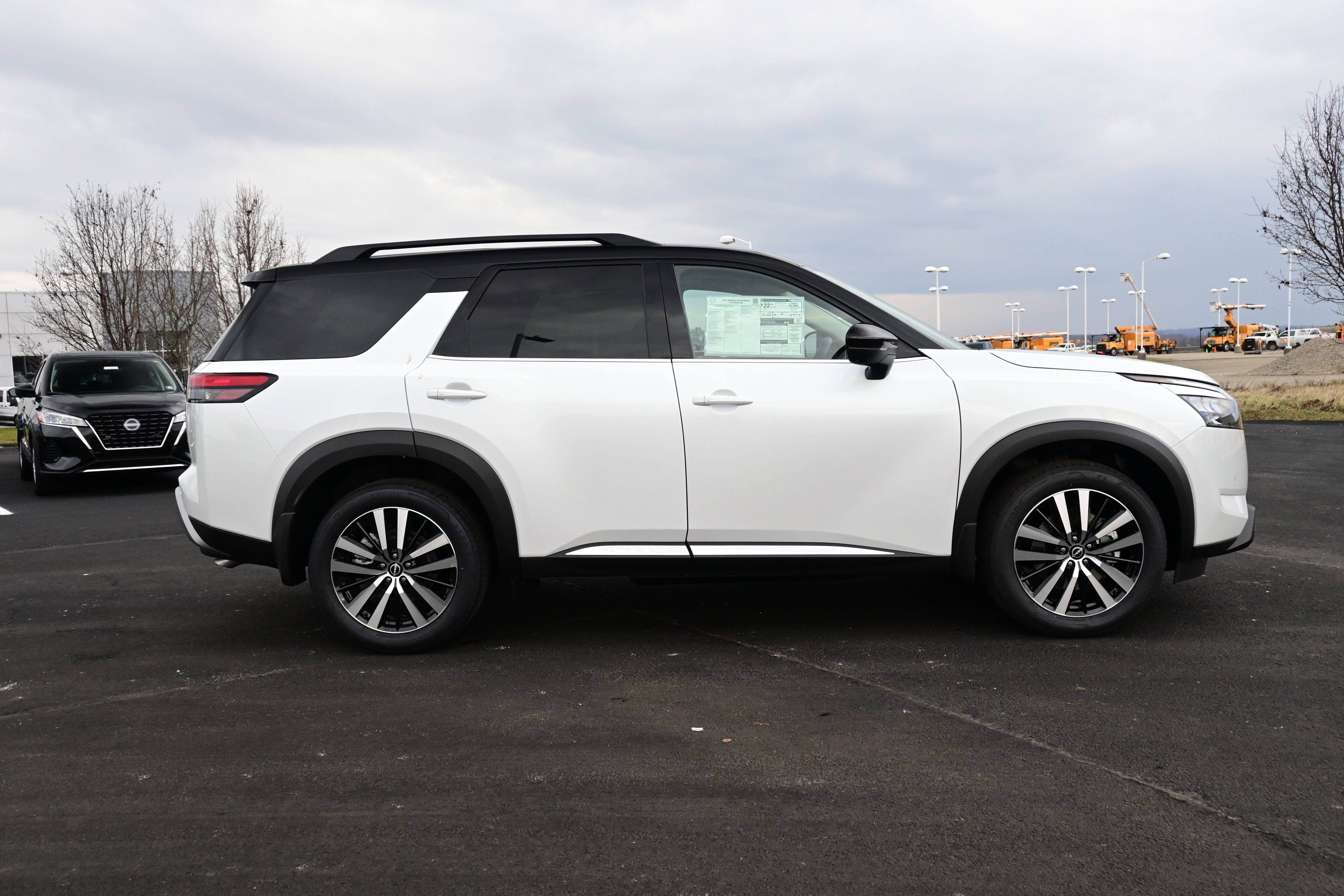 2025 Nissan Pathfinder Platinum