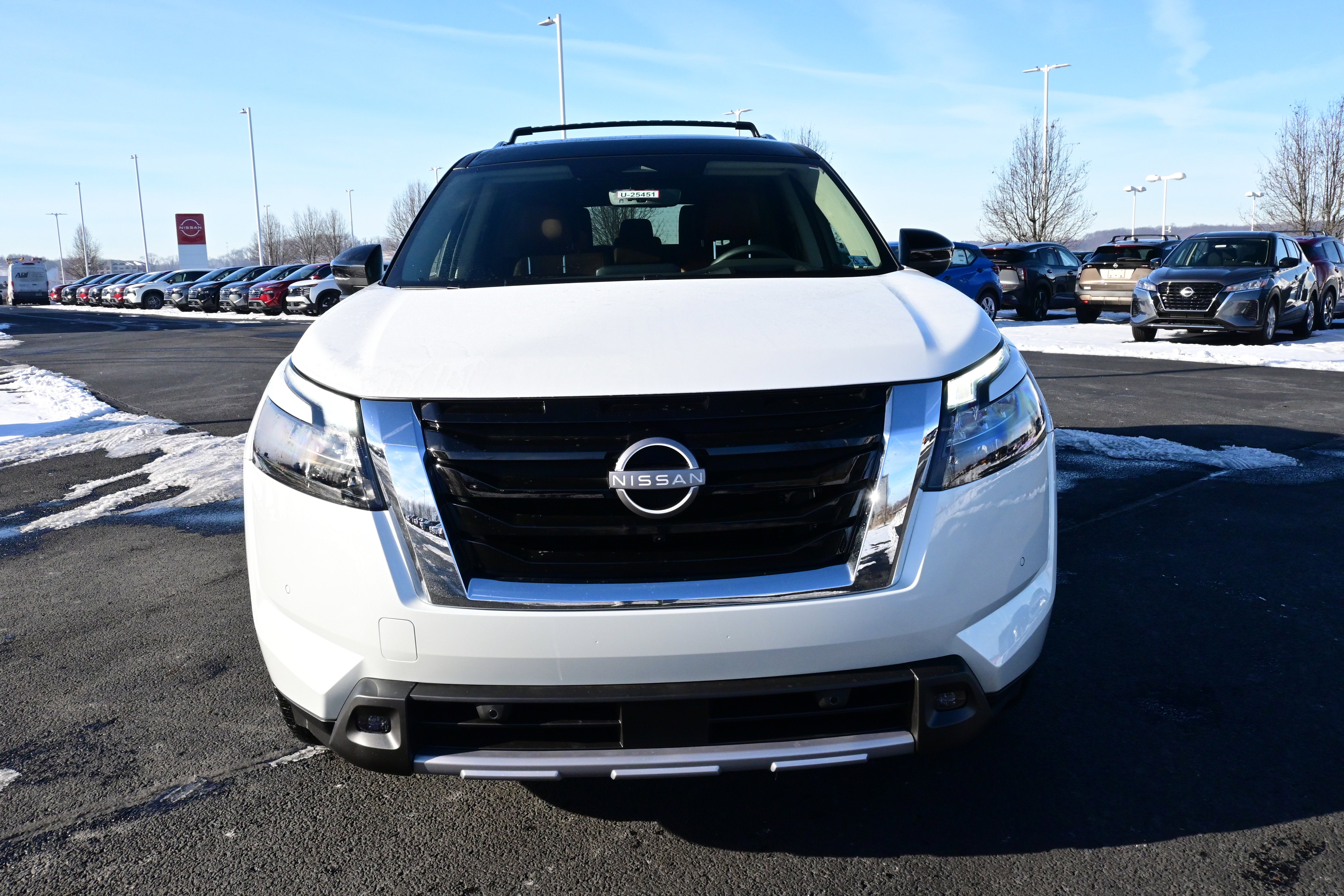 2025 Nissan Pathfinder Platinum