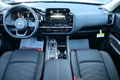 2025 Nissan Pathfinder Platinum