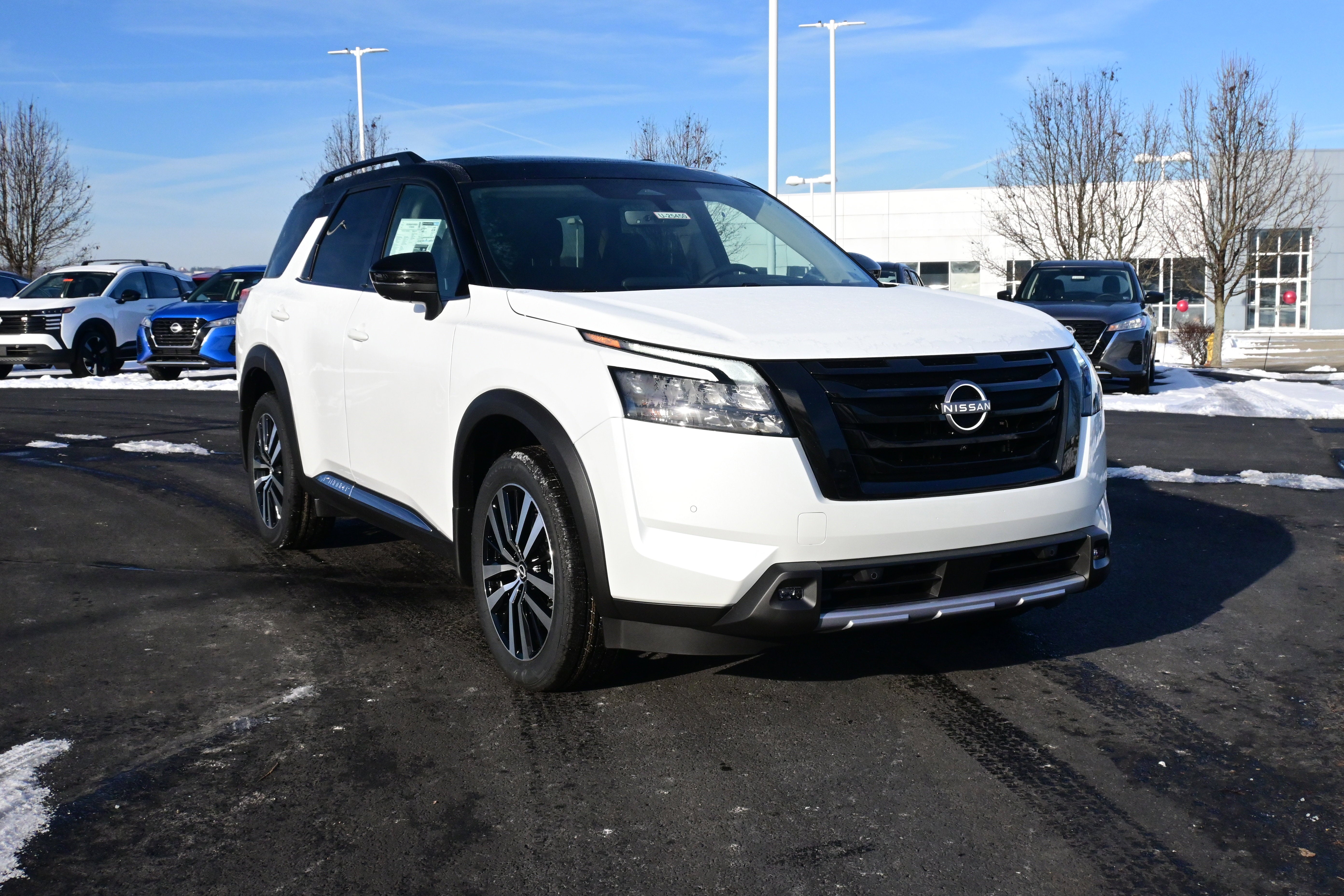 2025 Nissan Pathfinder Platinum