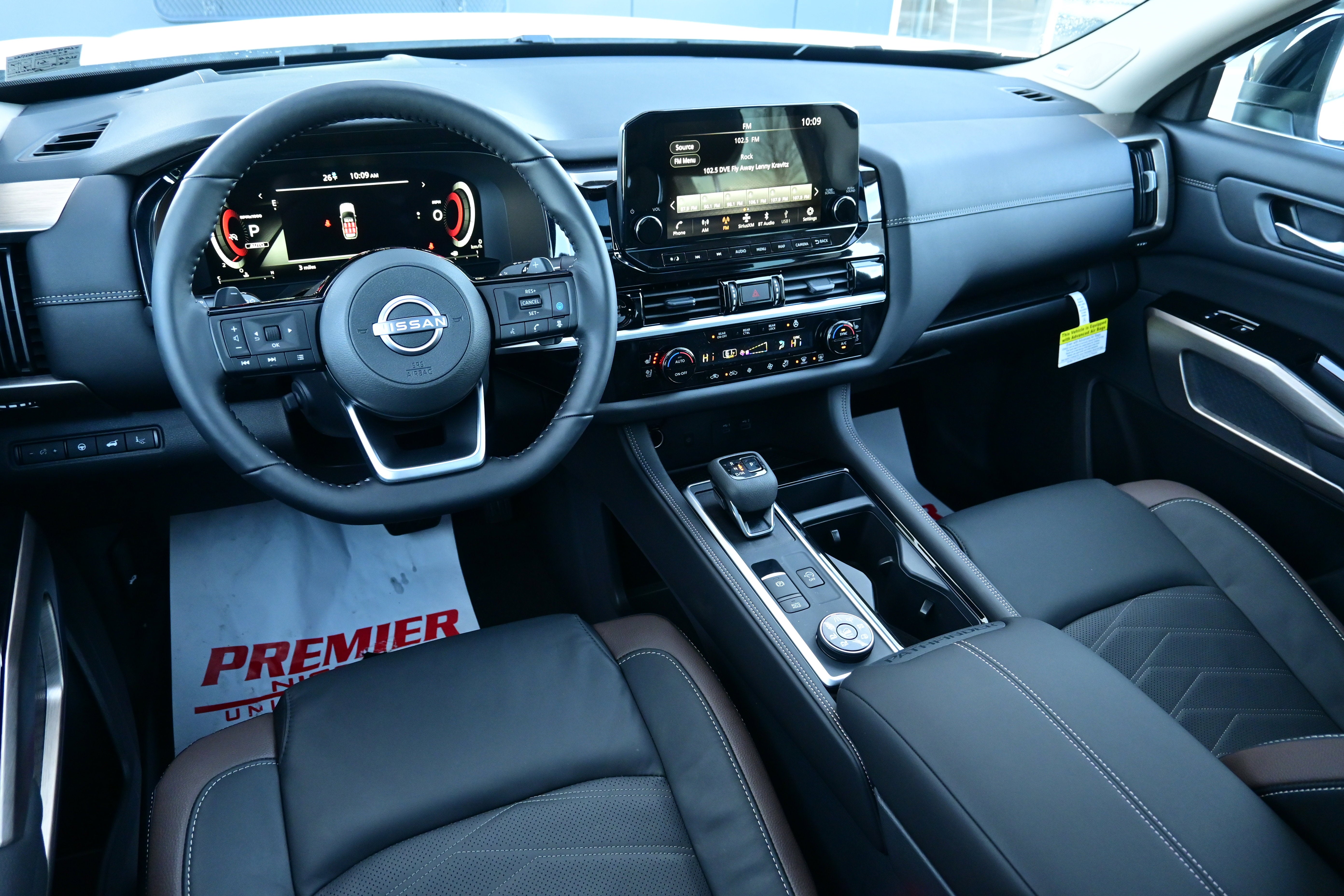 2025 Nissan Pathfinder Platinum