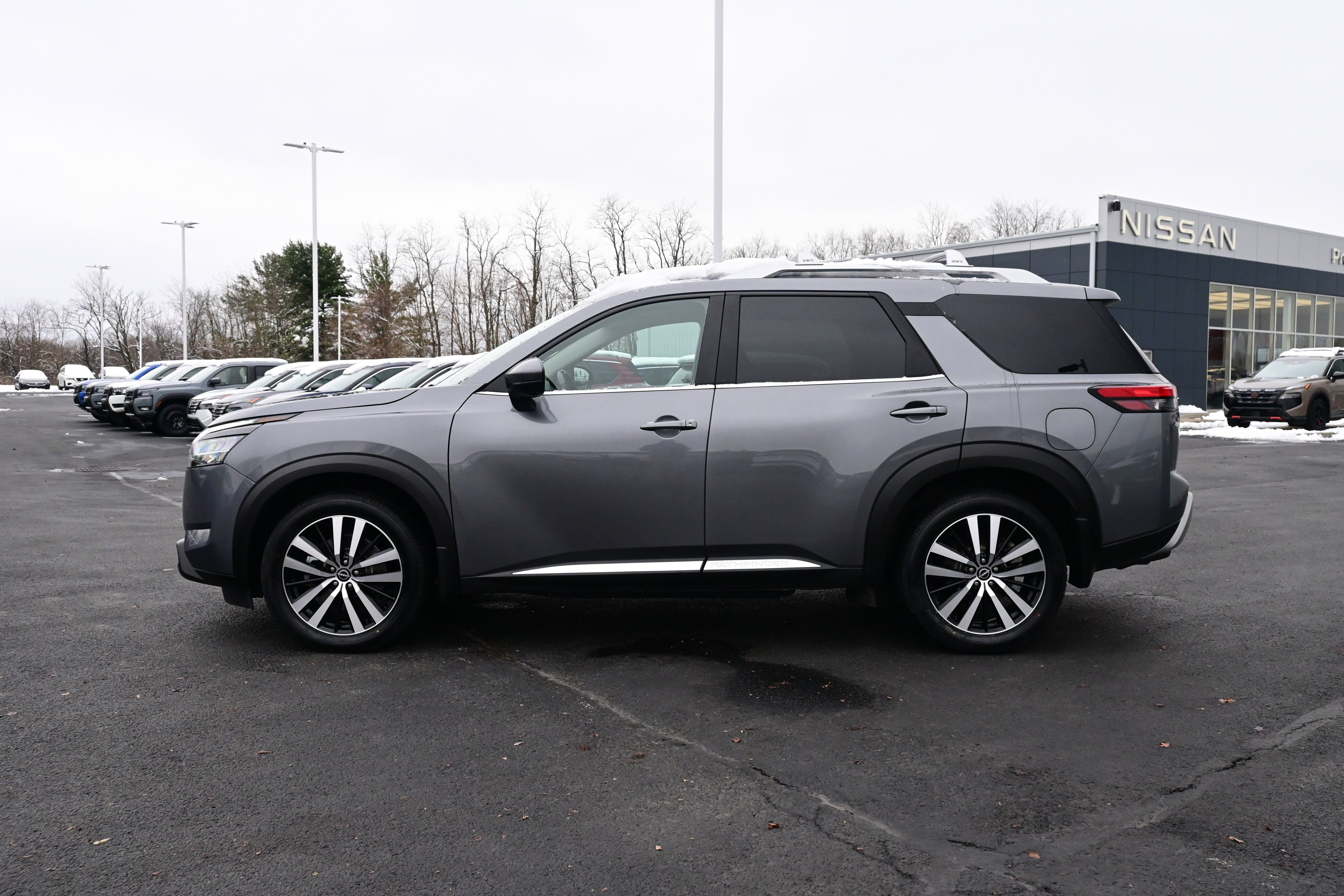 2023 Nissan Pathfinder Platinum