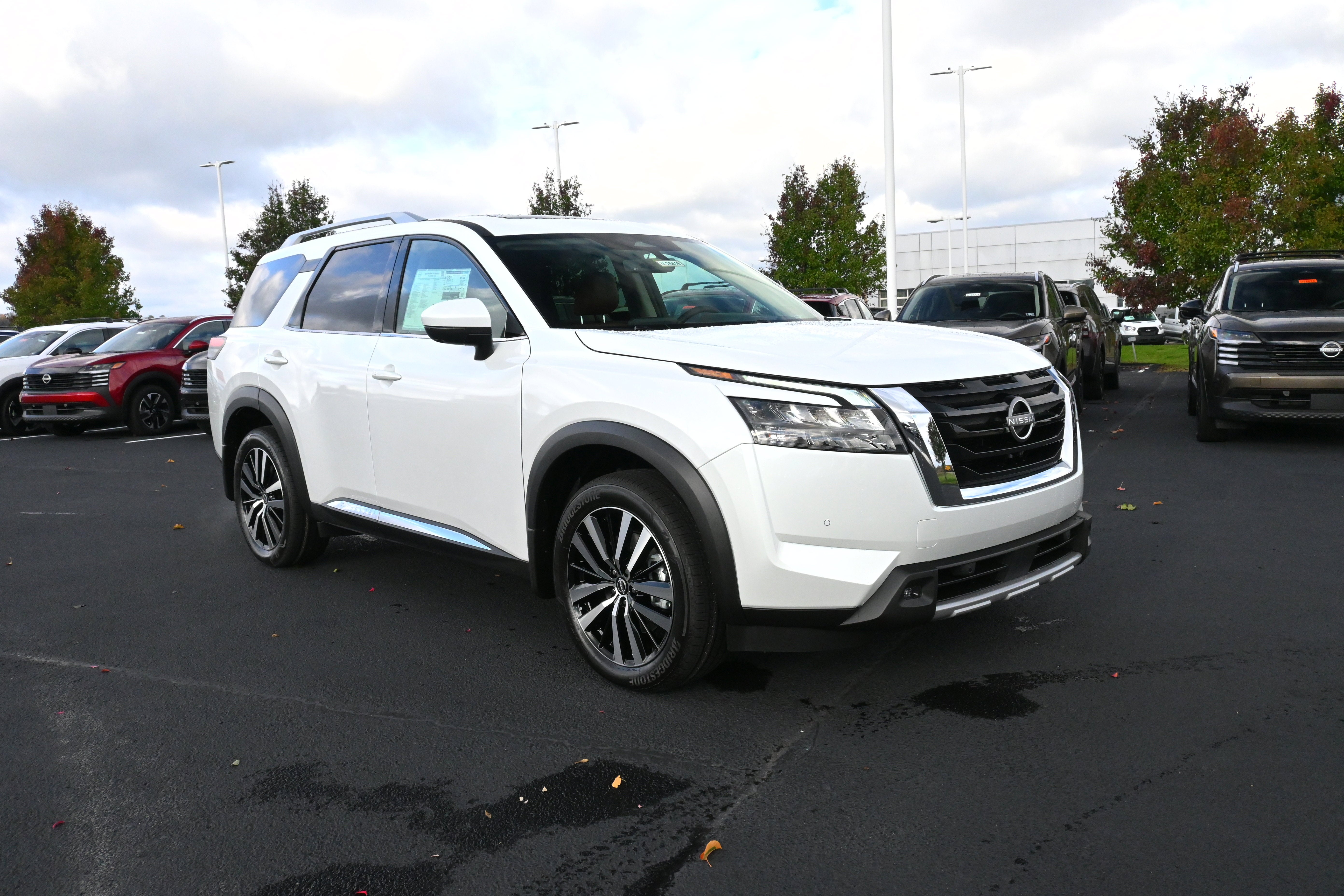 2025 Nissan Pathfinder Platinum