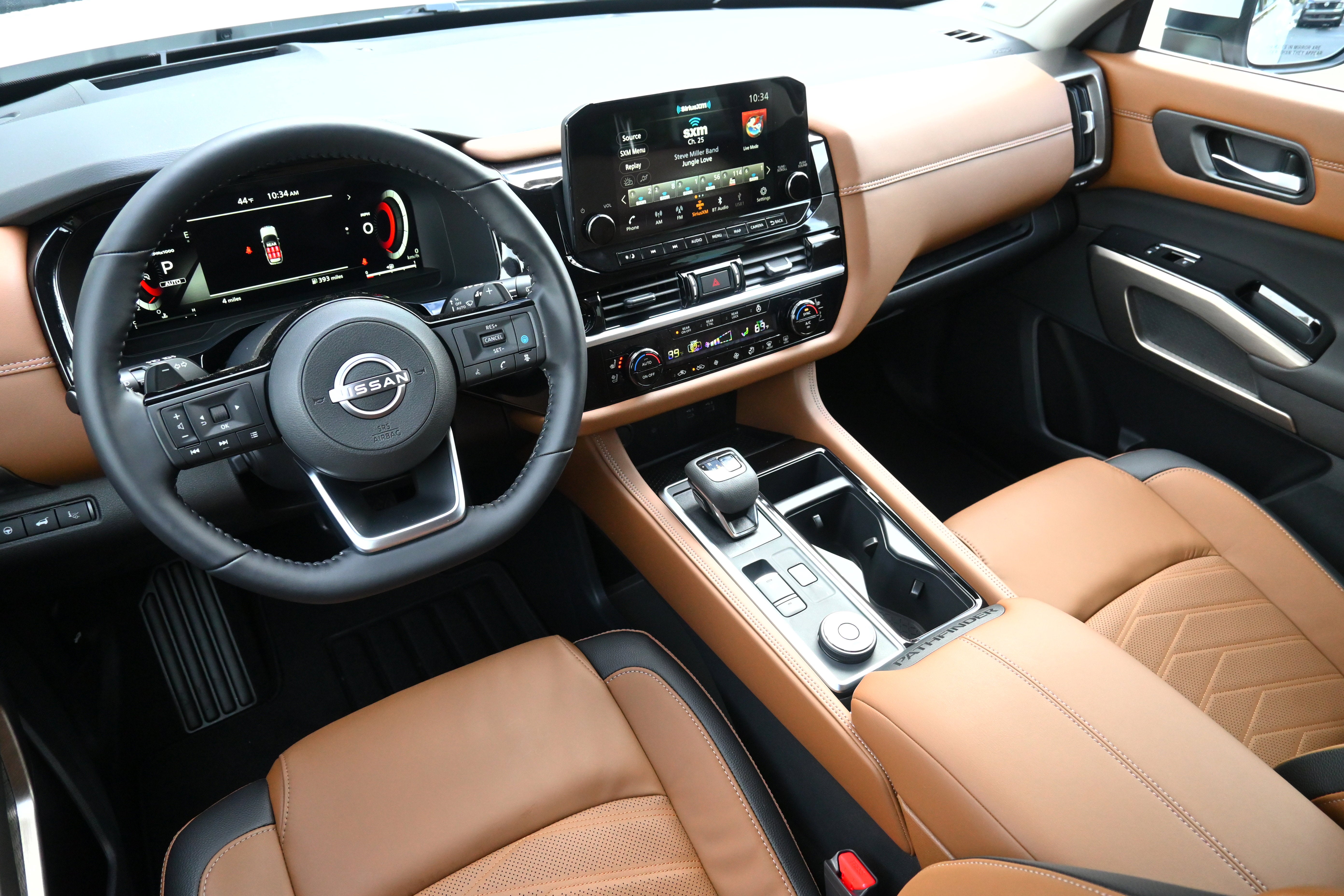 2025 Nissan Pathfinder Platinum