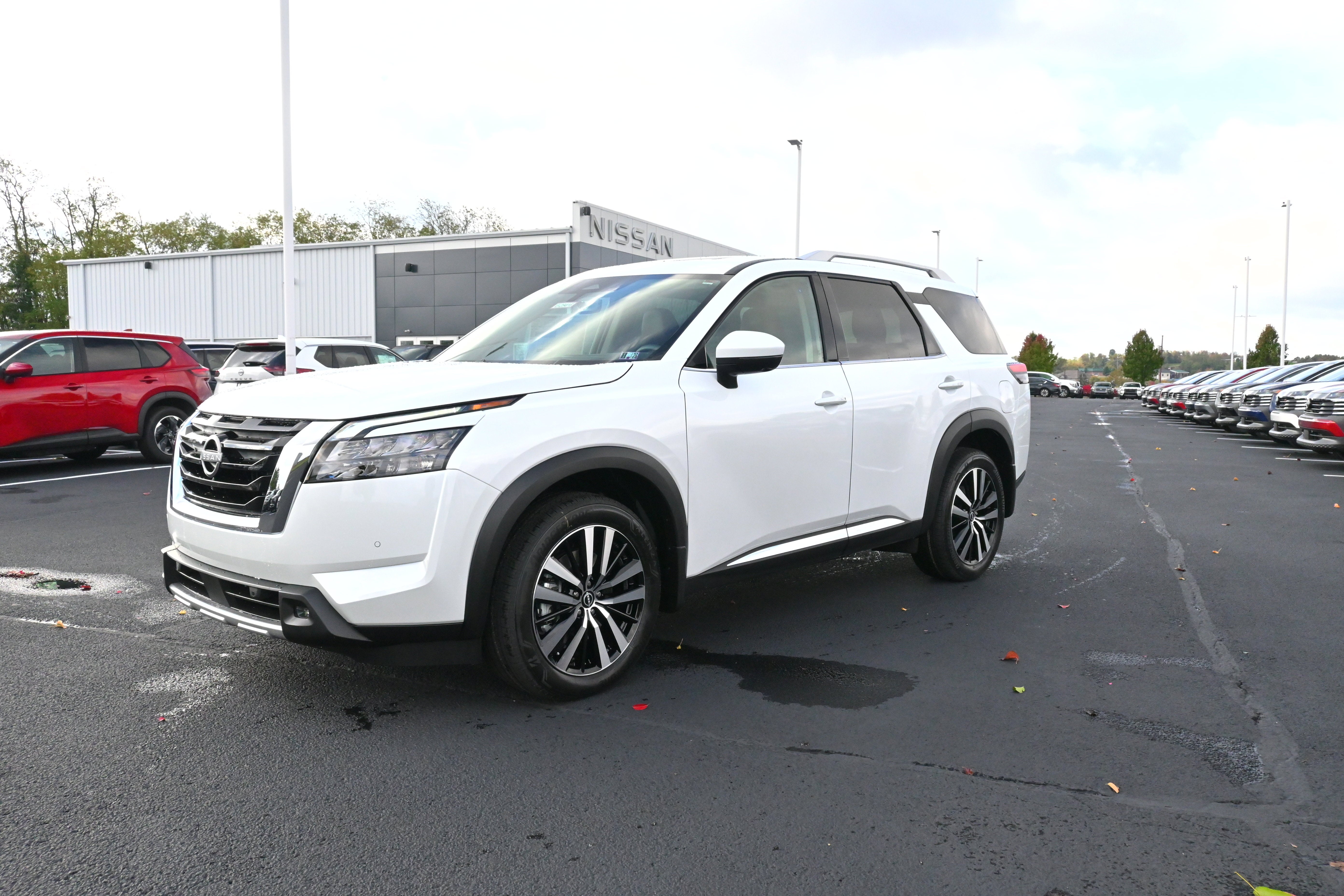 2025 Nissan Pathfinder Platinum