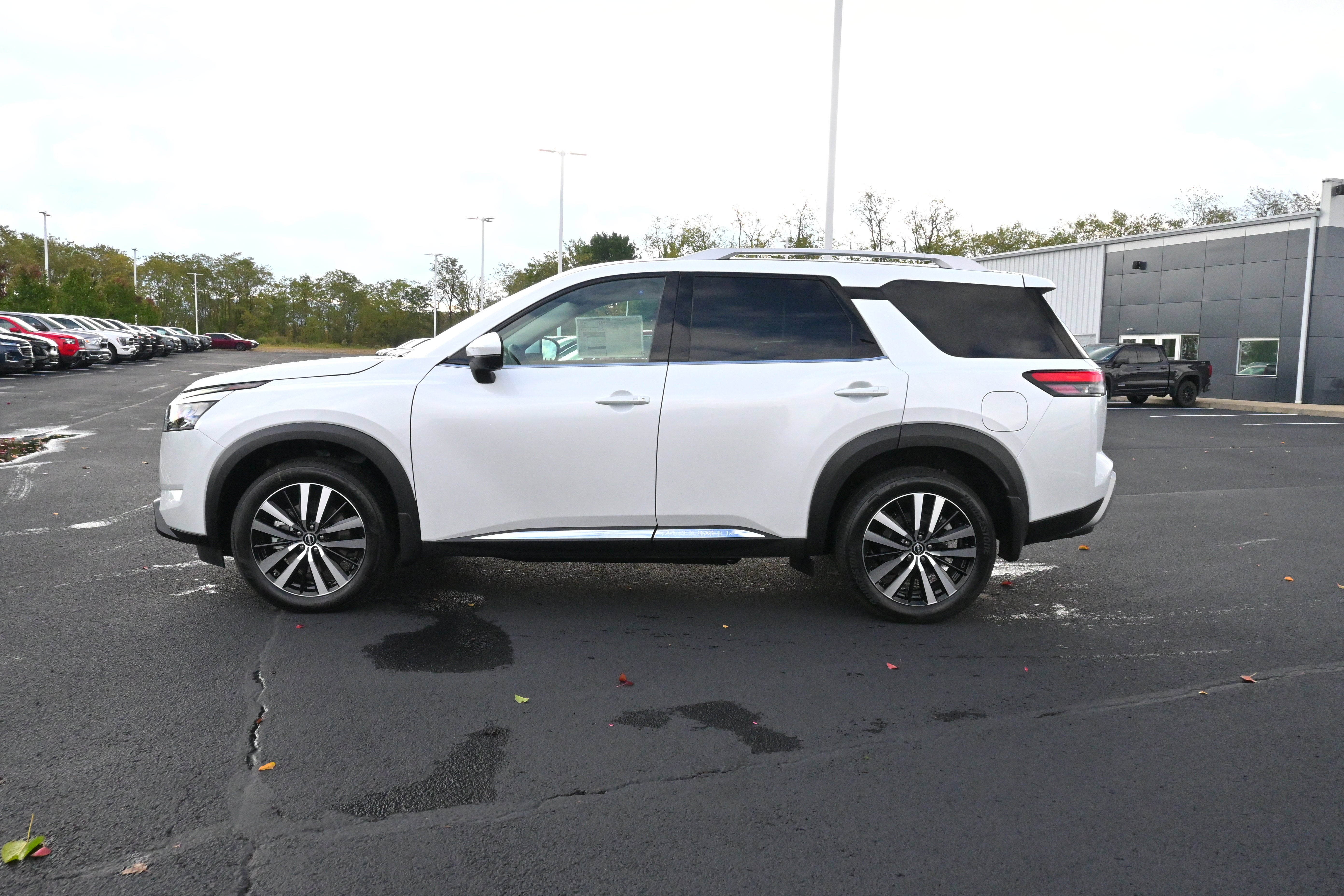 2025 Nissan Pathfinder Platinum