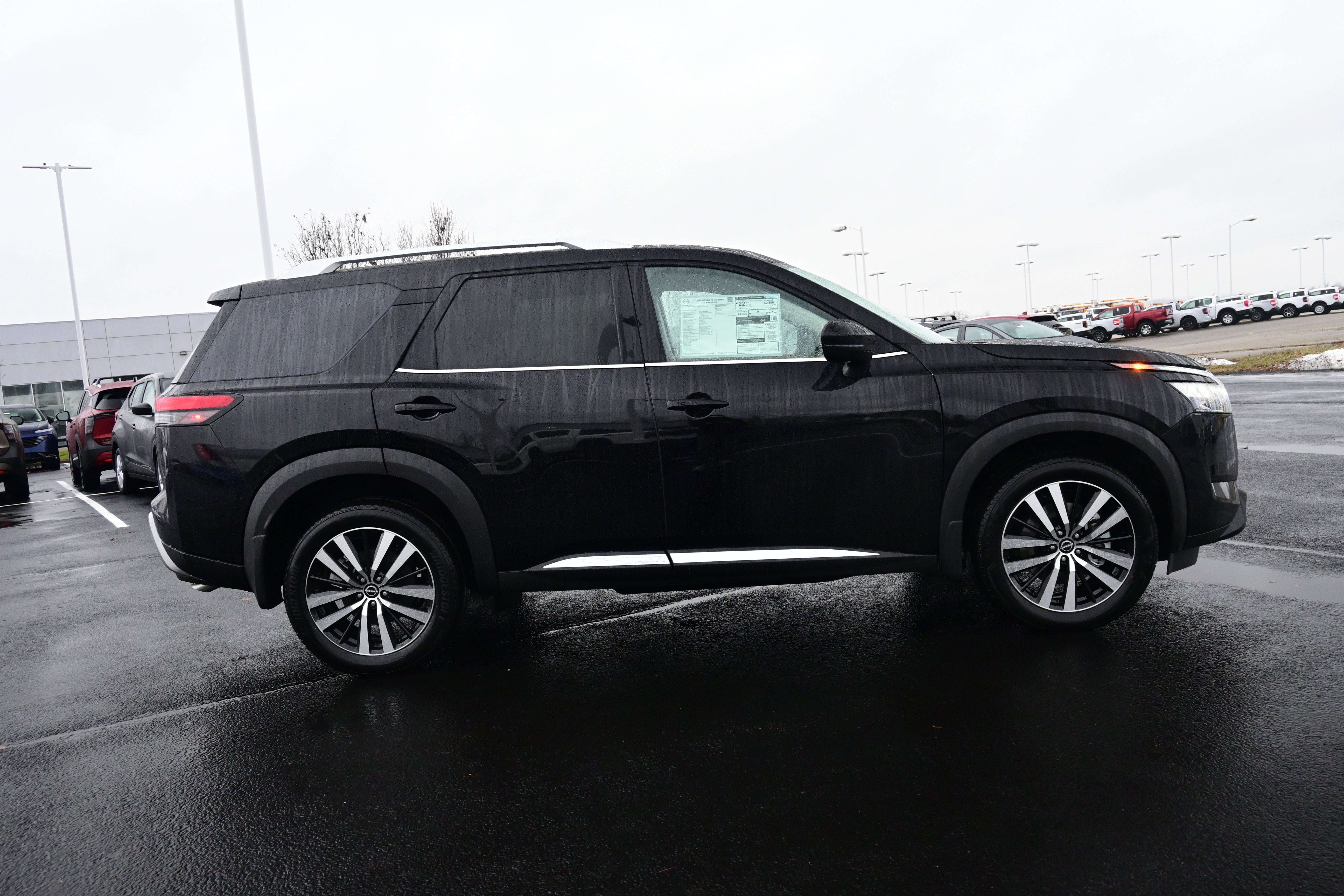 2025 Nissan Pathfinder Platinum