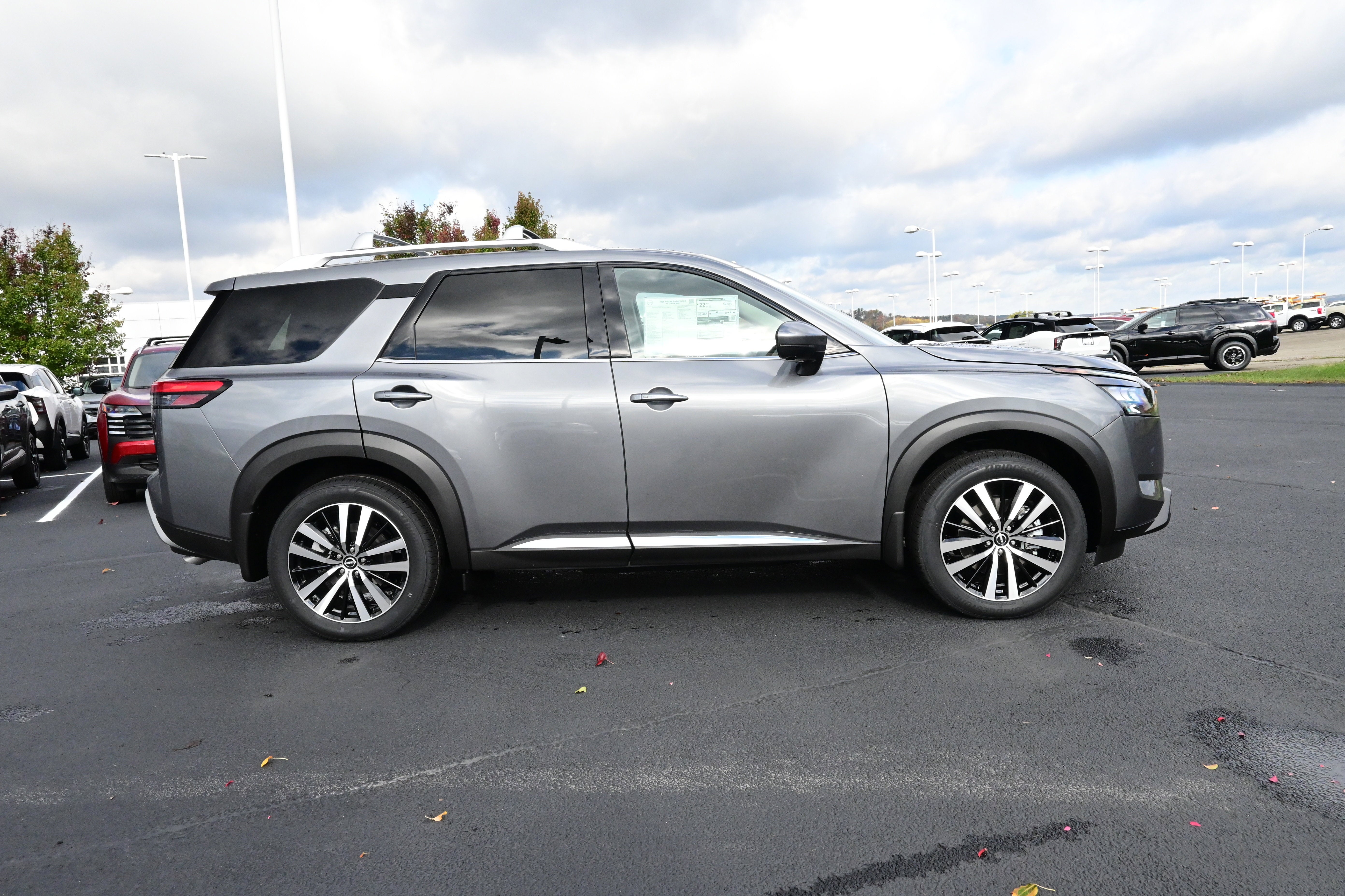 2025 Nissan Pathfinder Platinum