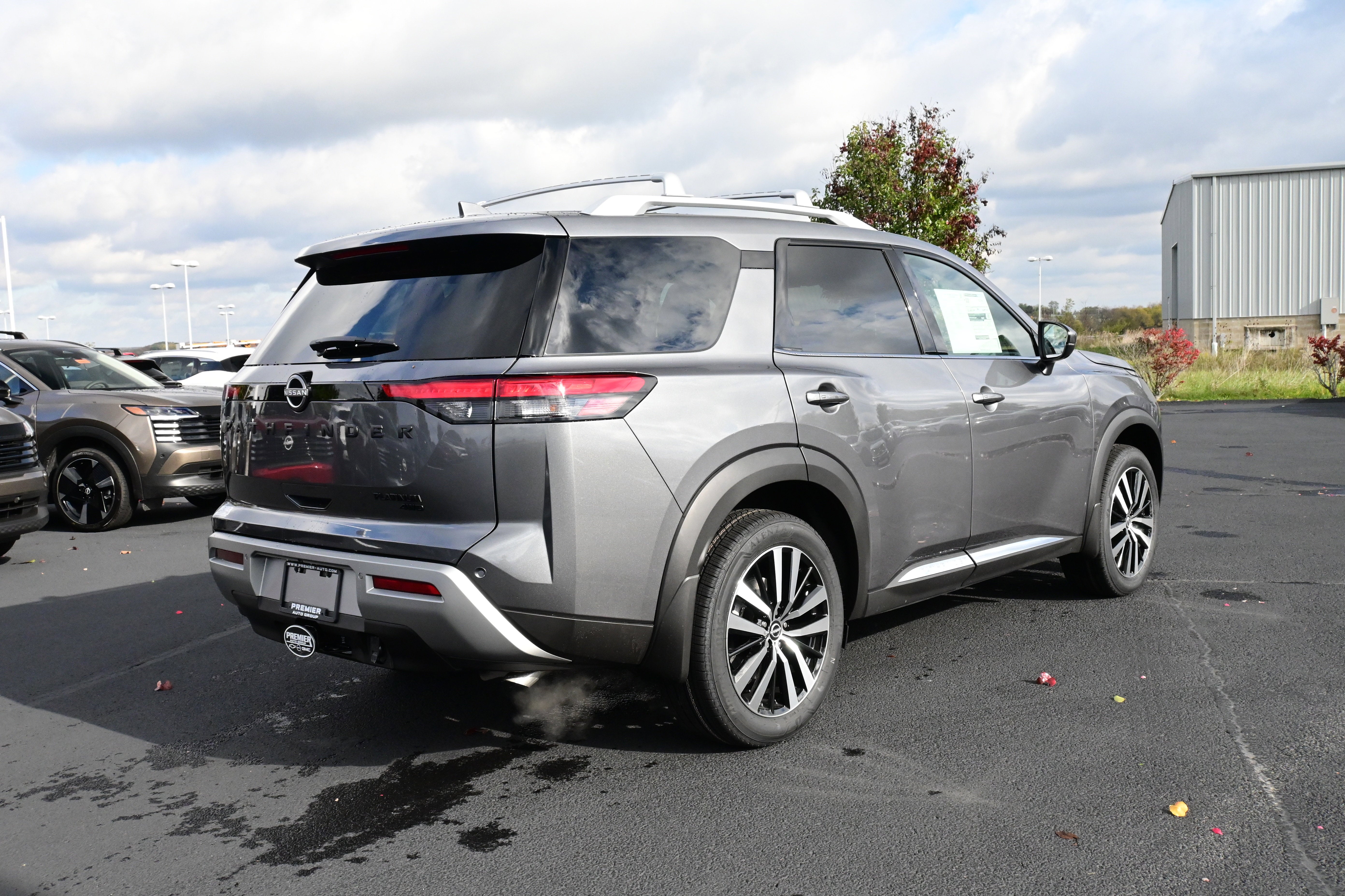 2025 Nissan Pathfinder Platinum