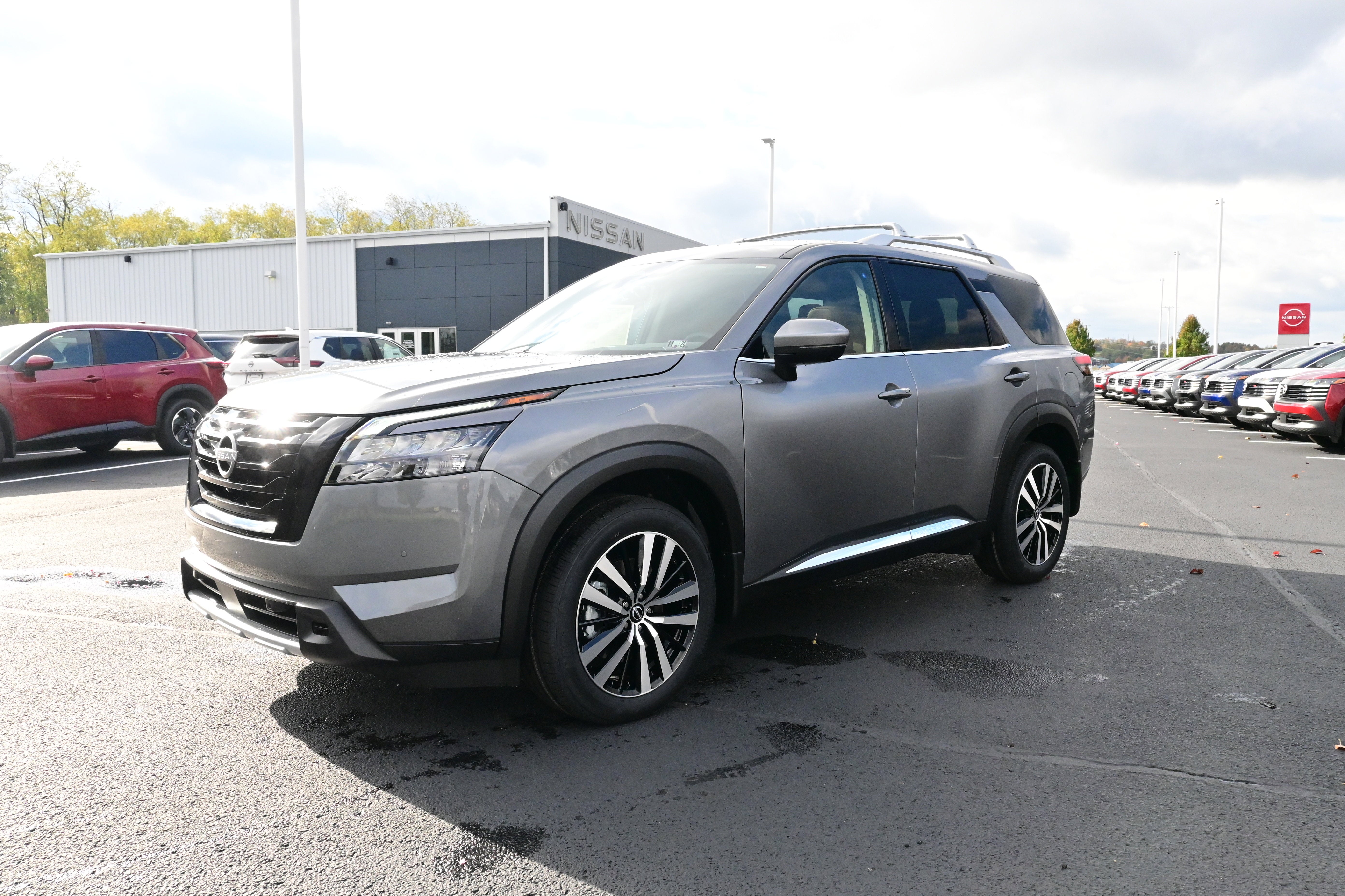 2025 Nissan Pathfinder Platinum